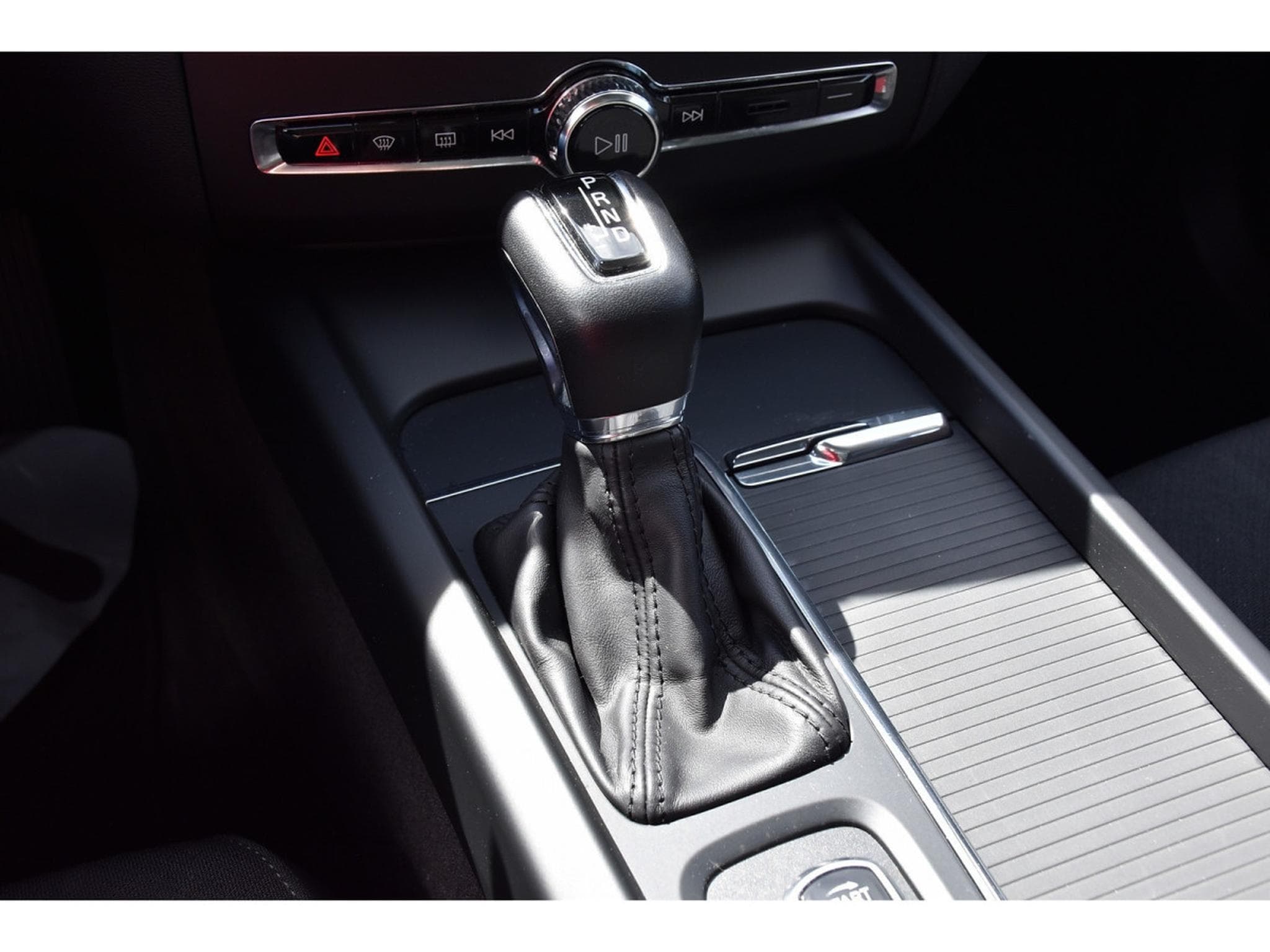 Volvo XC60 2.0 T5 Momentum Geartronic MEMO PANO BLIS CAM360 1° MAIN (2019) - Foto 21