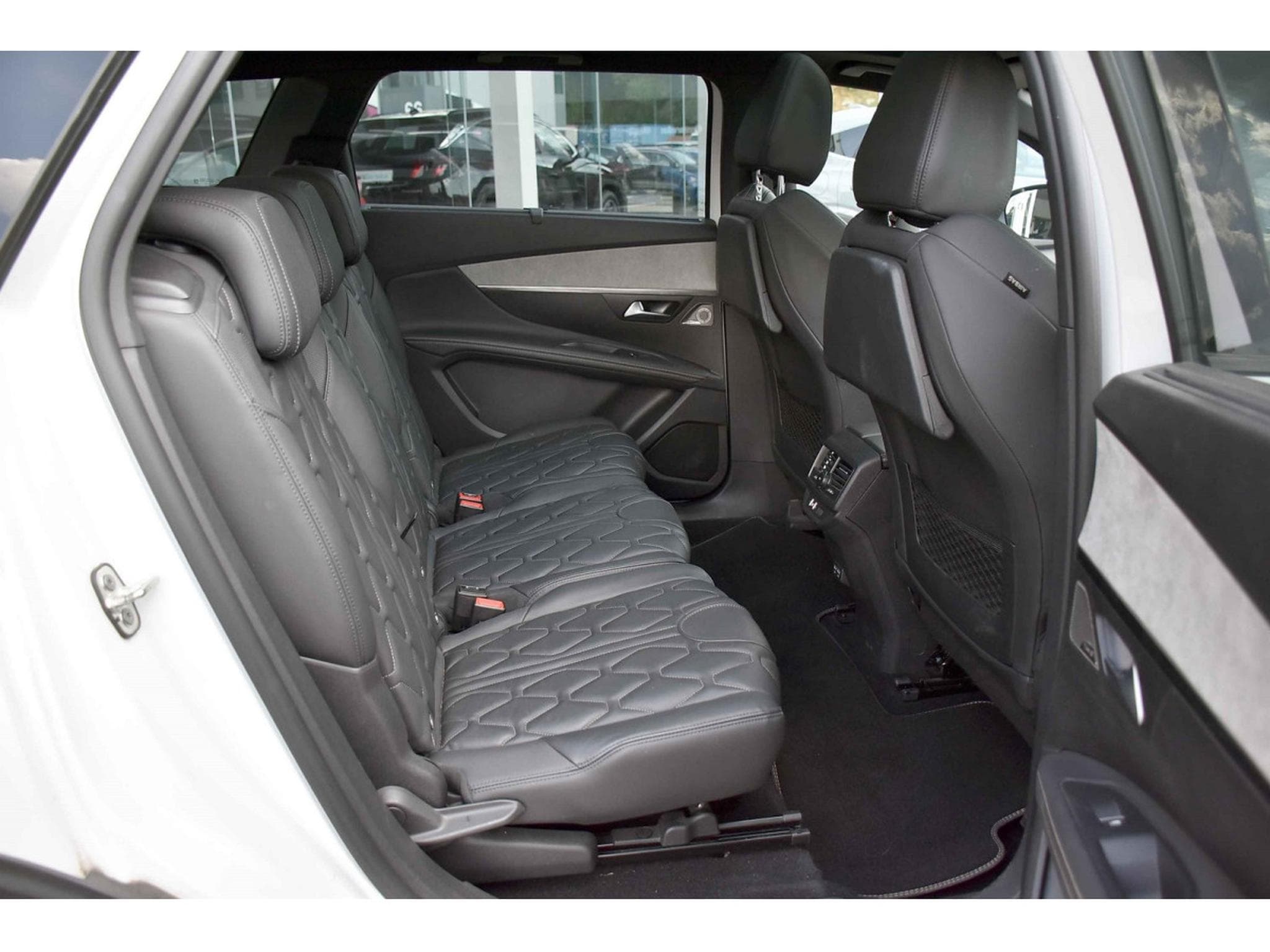 Peugeot 5008 1.5 BlueHDI GT EAT8 PANO CUIR FOCAL ACC SIDE CAM360 1° MAIN (2023) - Foto 4