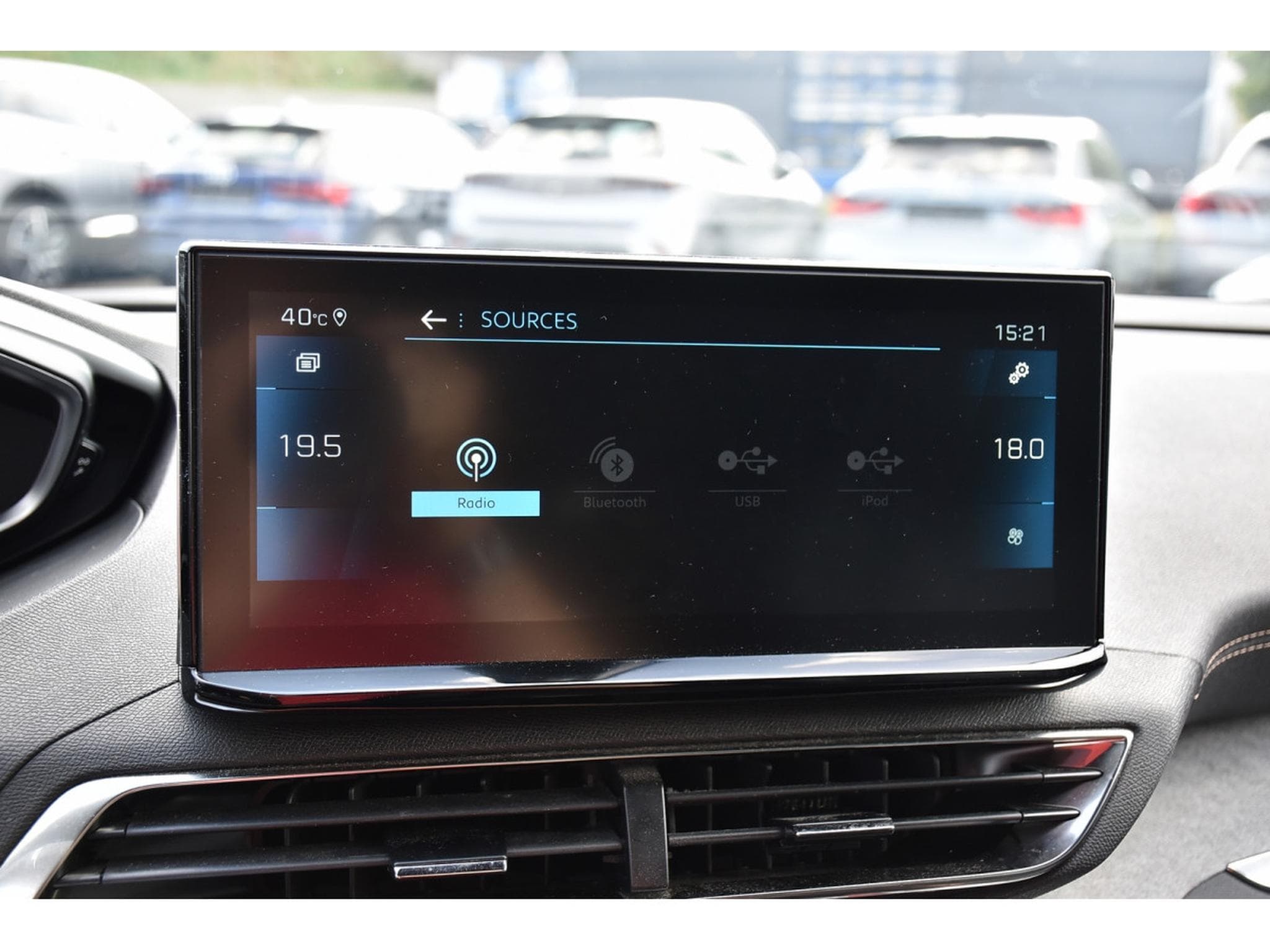 Peugeot 5008 1.5 BlueHDI GT EAT8 PANO CUIR FOCAL ACC SIDE CAM360 1° MAIN (2023) - Foto 9
