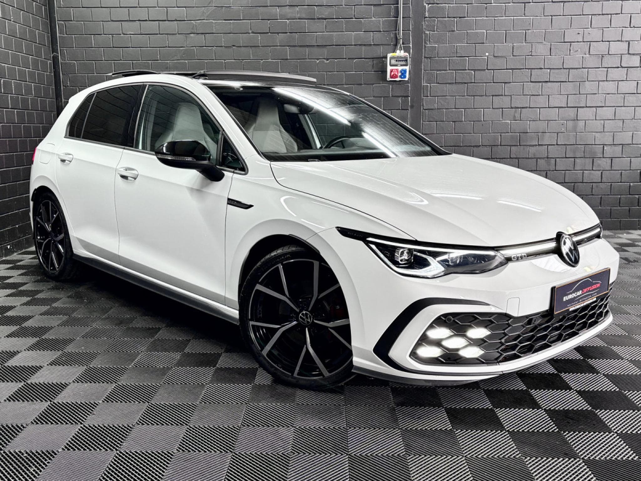 VW Golf GTD 2.0 TDI DSG7 200 CV *PANO* MATRIX * HARMAN * ATTELAGE * (2024) - Foto 3