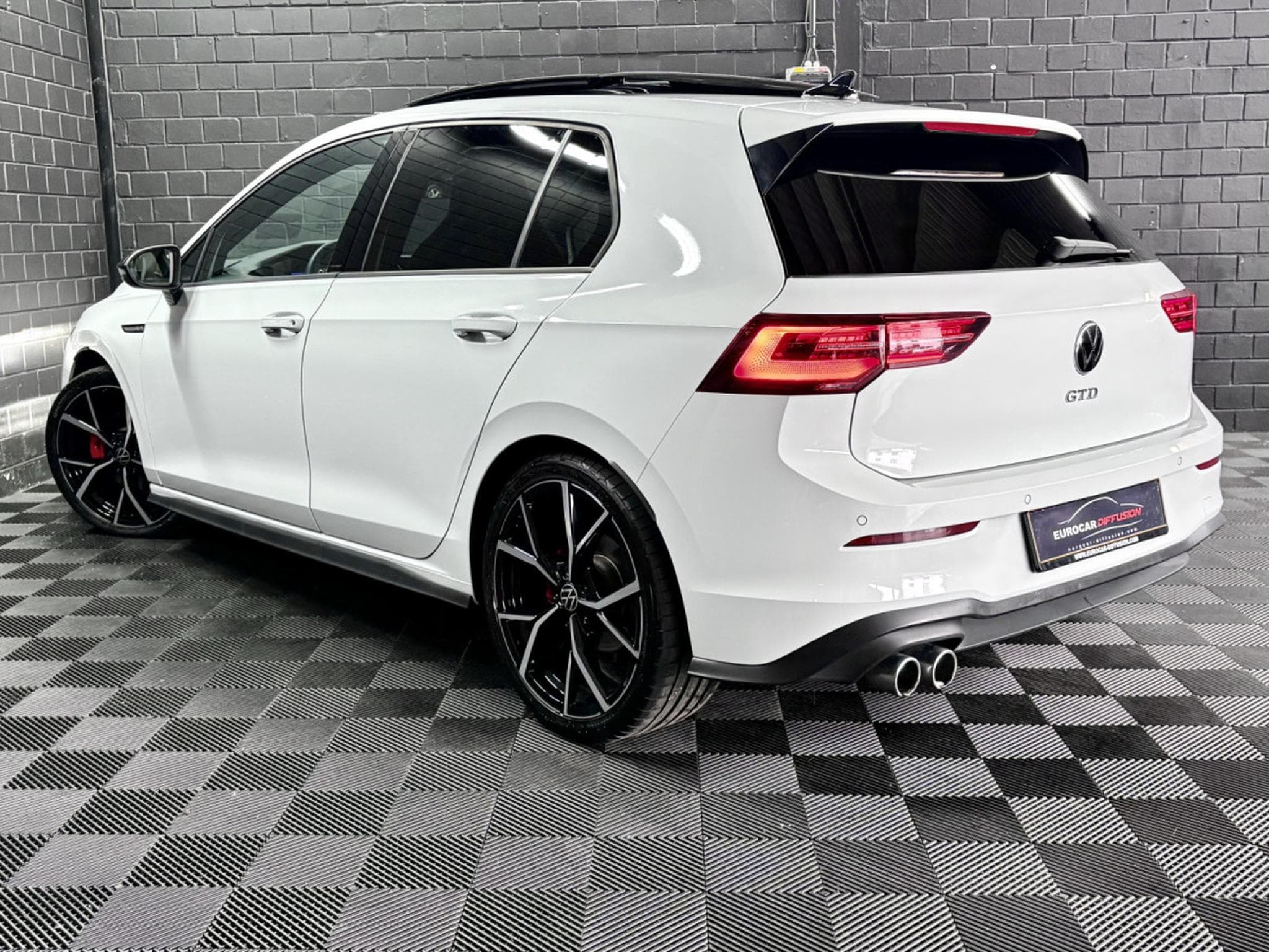 VW Golf GTD 2.0 TDI DSG7 200 CV *PANO* MATRIX * HARMAN * ATTELAGE * (2024) - Foto 4