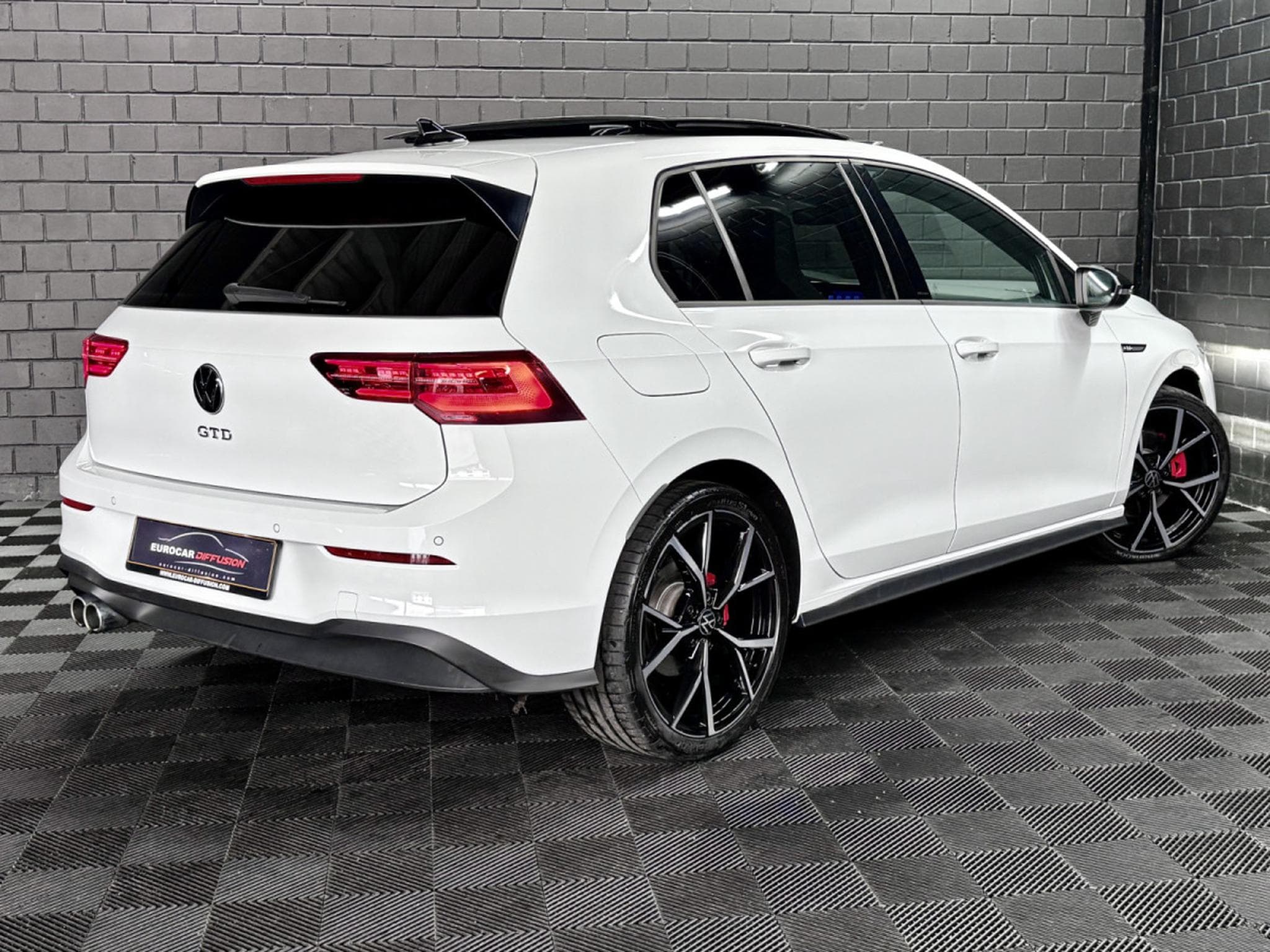VW Golf GTD 2.0 TDI DSG7 200 CV *PANO* MATRIX * HARMAN * ATTELAGE * (2024) - Foto 6