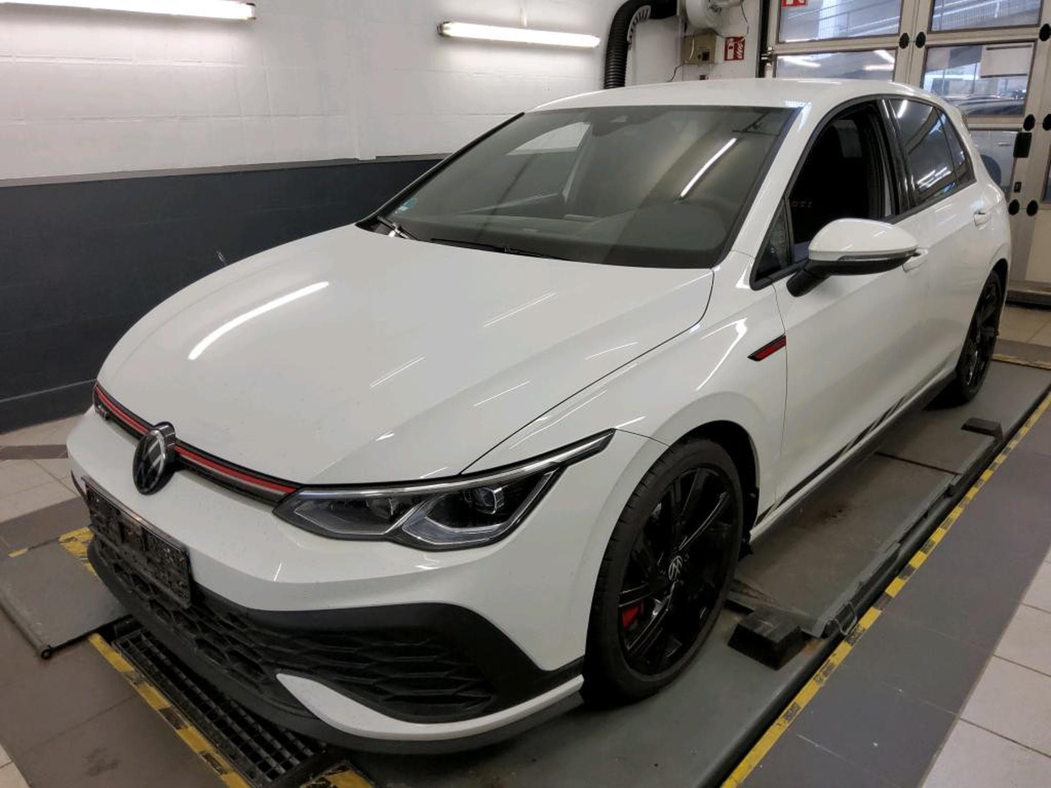VW Golf GTI Clubsport 2.0 TSI 300CV DSG7 *CAM* ACC * CARPLAY * (2024) - Foto 1