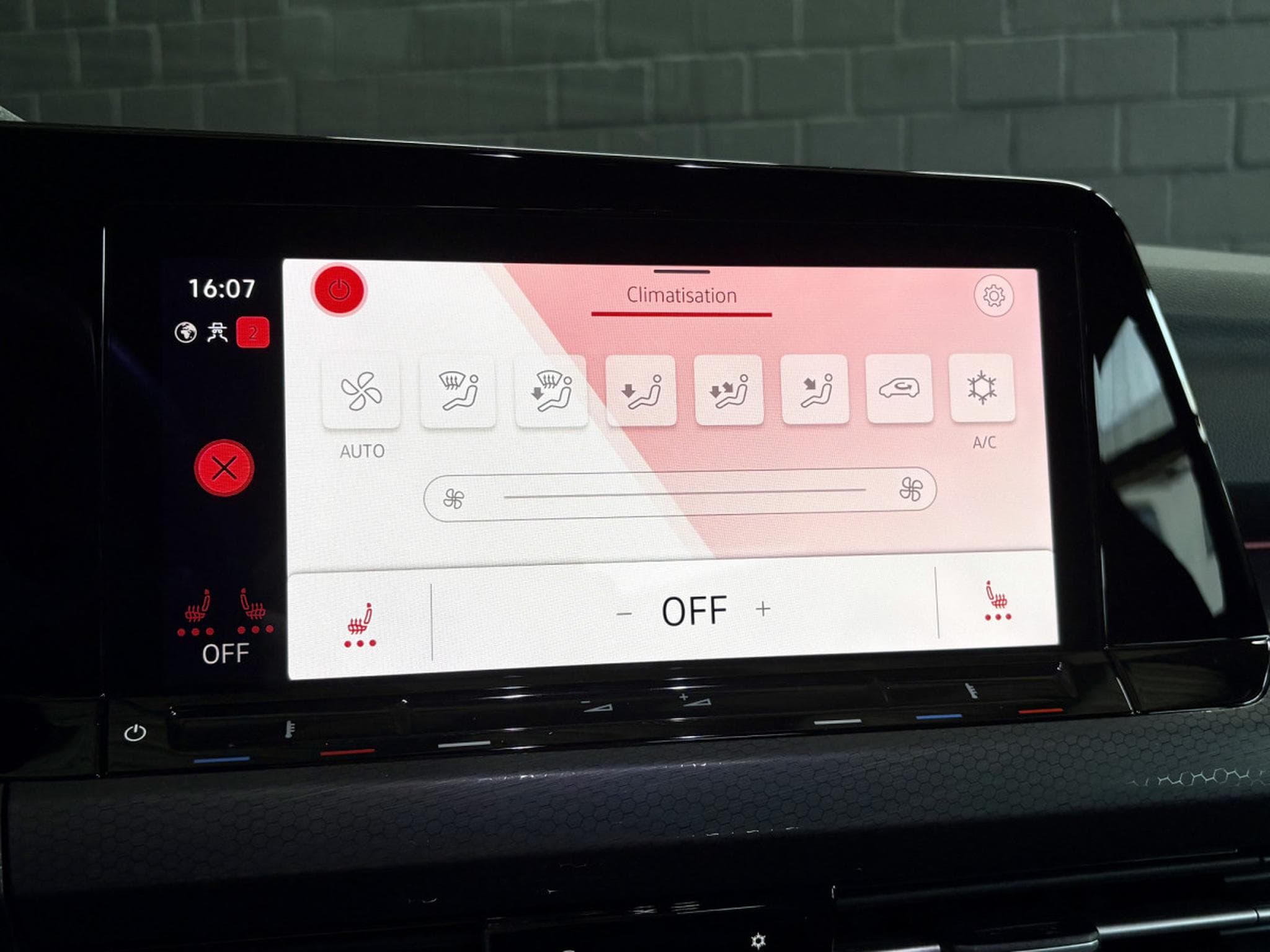 VW Golf GTI Clubsport 2.0 TSI 300CV DSG7 *CAM* ACC * CARPLAY * (2024) - Foto 17