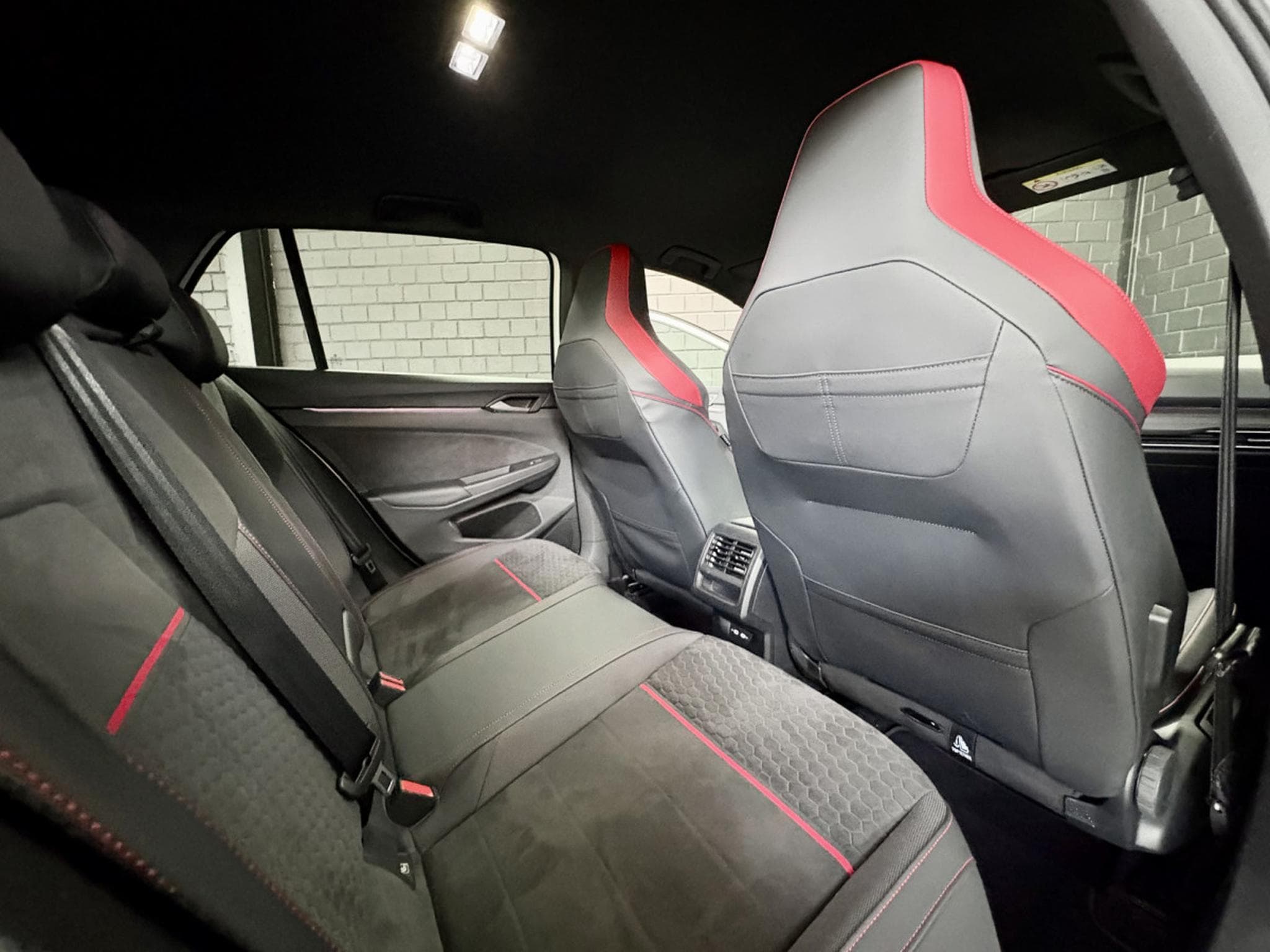 VW Golf GTI Clubsport 2.0 TSI 300CV DSG7 *CAM* ACC * CARPLAY * (2024) - Foto 22