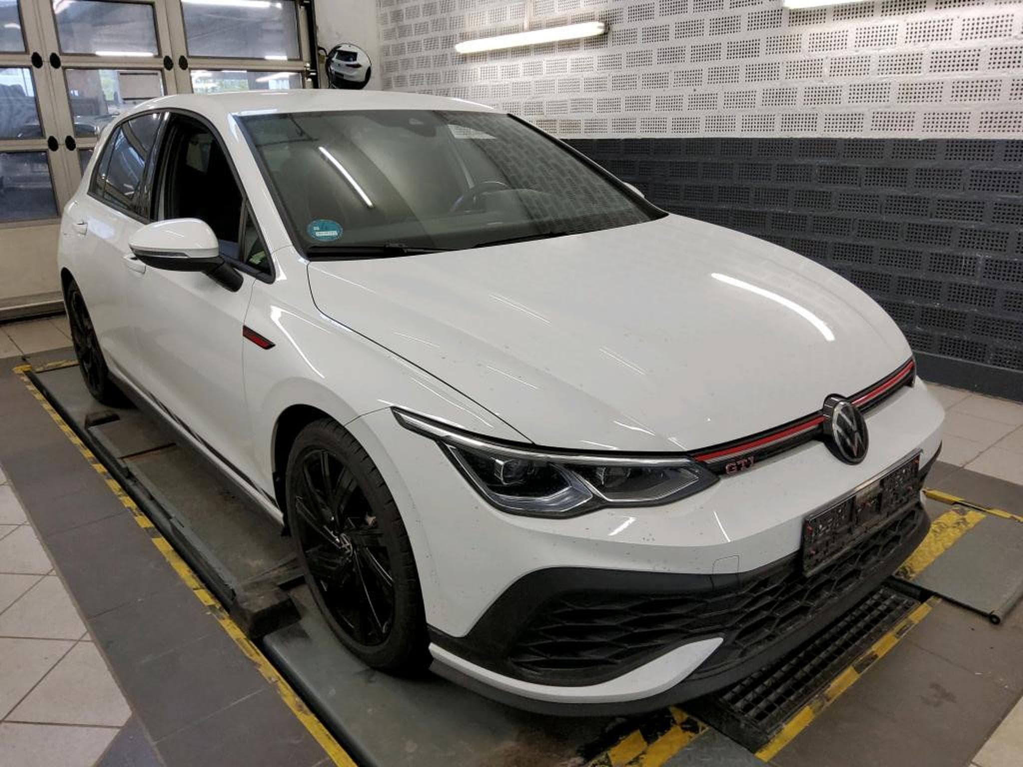 VW Golf GTI Clubsport 2.0 TSI 300CV DSG7 *CAM* ACC * CARPLAY * (2024) - Foto 3