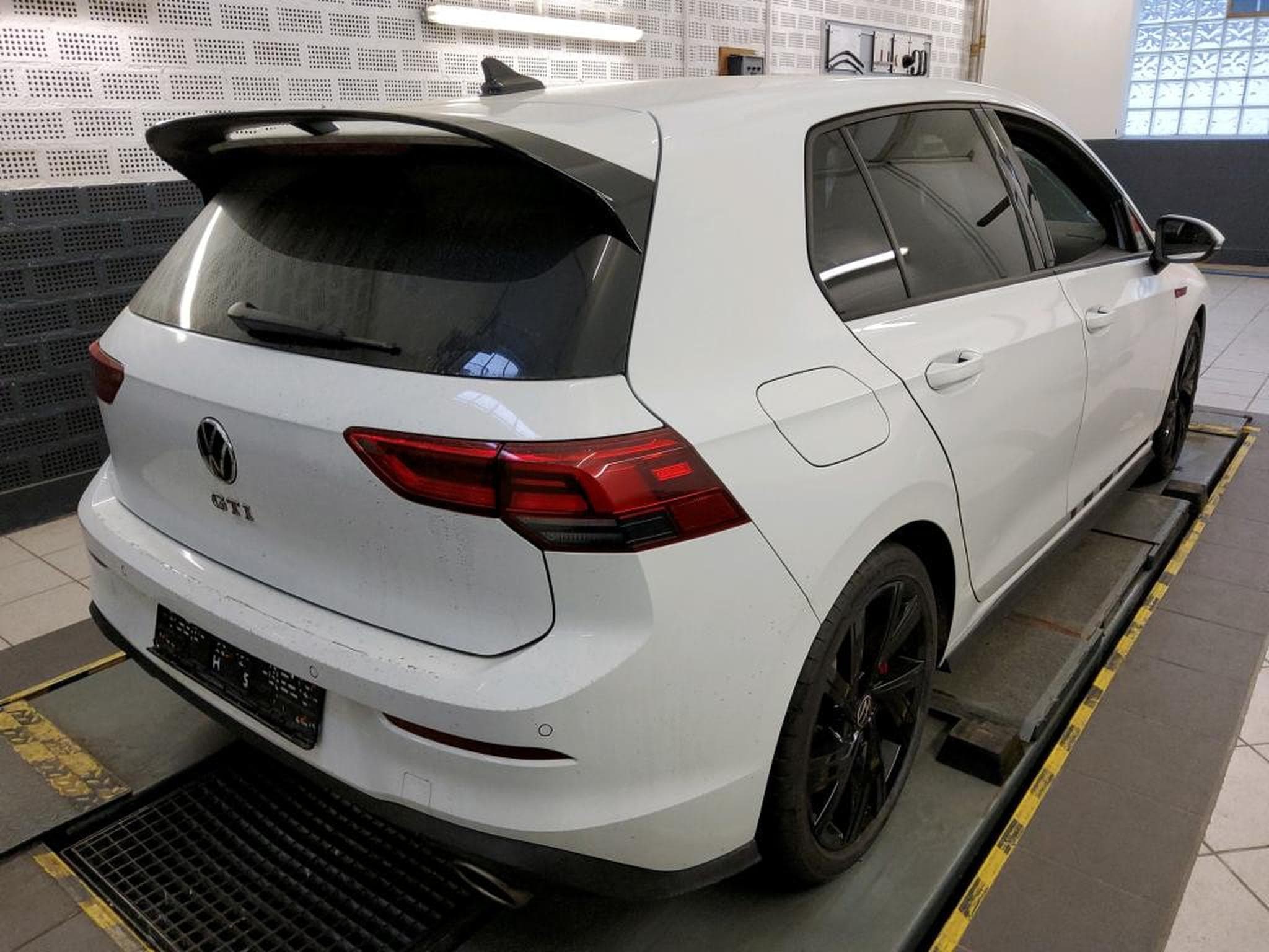 VW Golf GTI Clubsport 2.0 TSI 300CV DSG7 *CAM* ACC * CARPLAY * (2024) - Foto 6