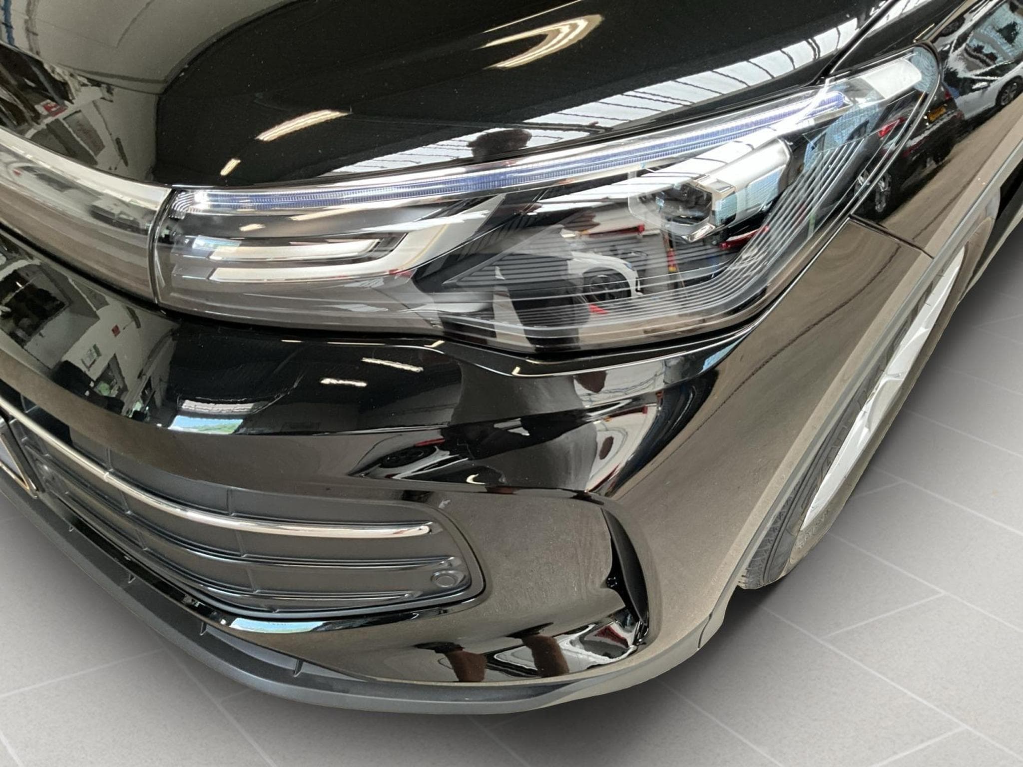 VW Tiguan Life+DSG+AHK+P.Info.+RearView (2025) - Photo 17