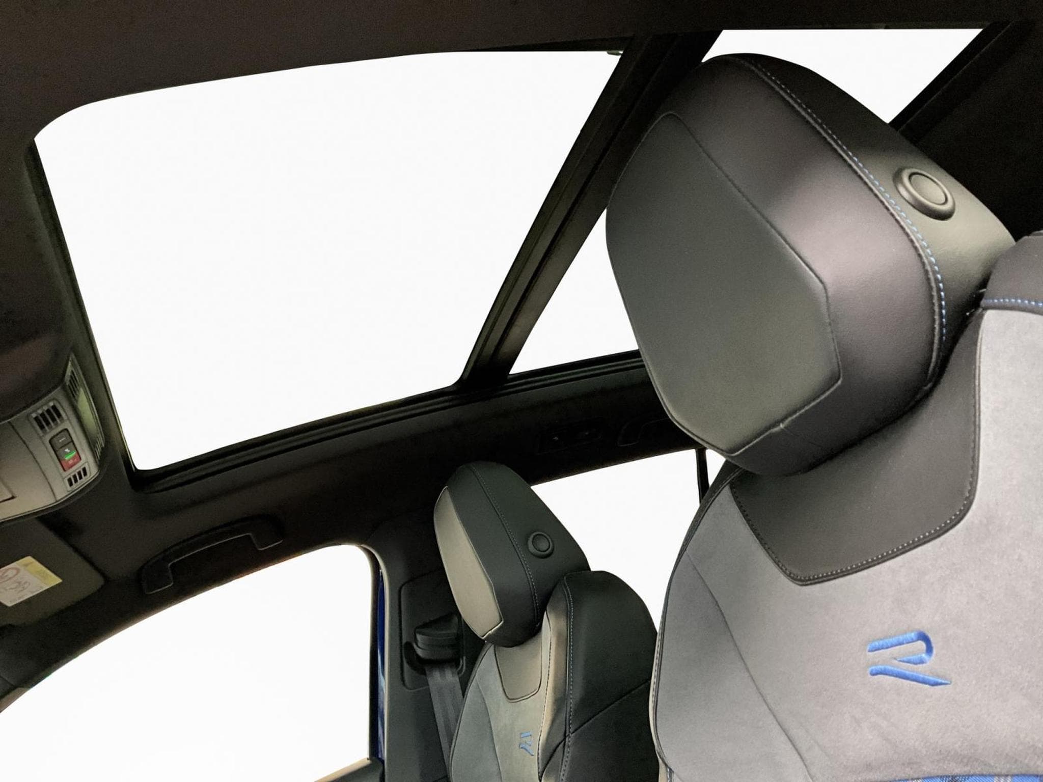 VW T-Roc R+DSG+4Motion+LM19+Matrix+Navi+BlackStyle (2024) - Photo 15