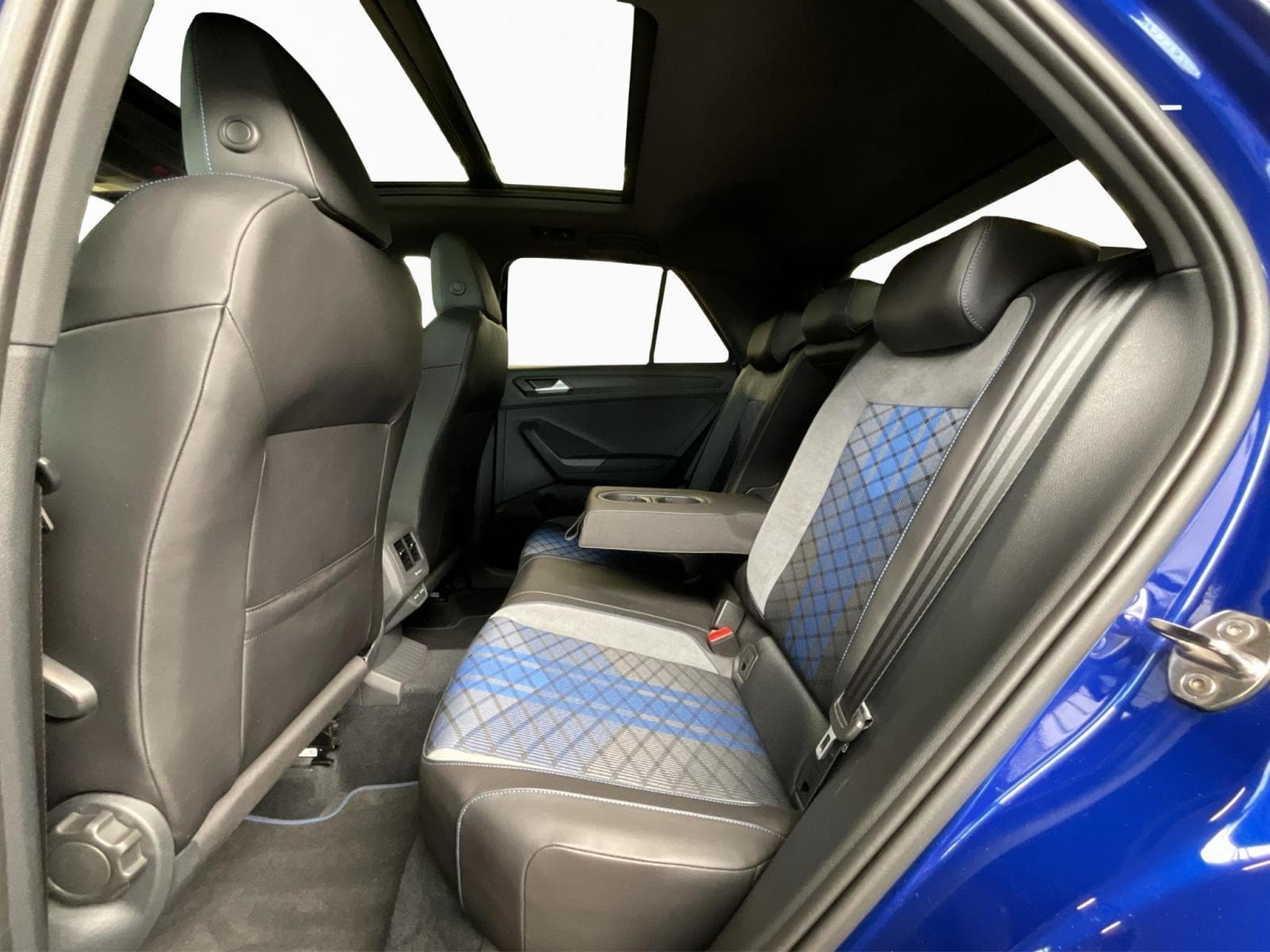 VW T-Roc R+DSG+4Motion+LM19+Matrix+Navi+BlackStyle (2024) - Photo 16