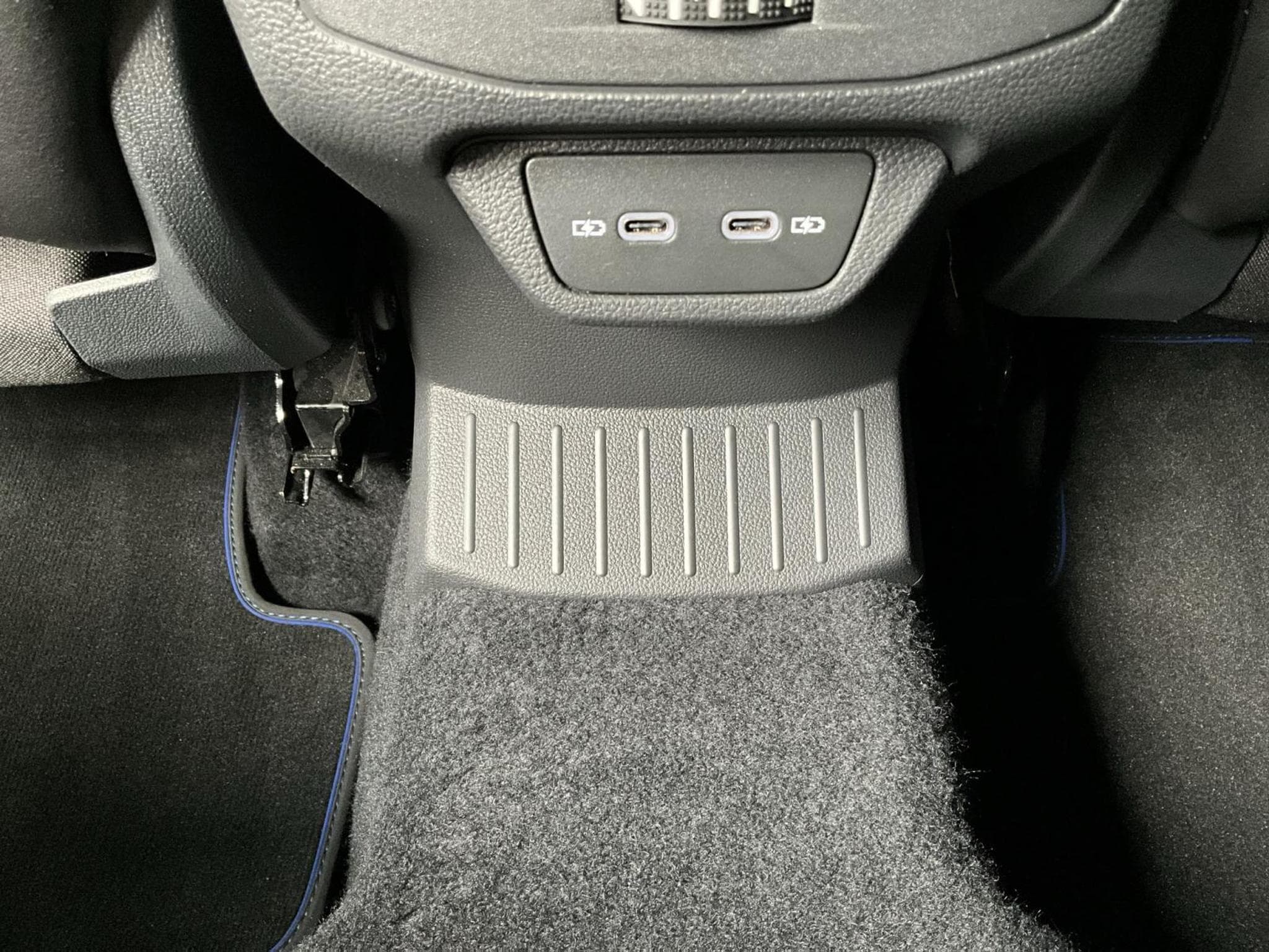 VW T-Roc R+DSG+4Motion+LM19+Matrix+Navi+BlackStyle (2024) - Photo 21