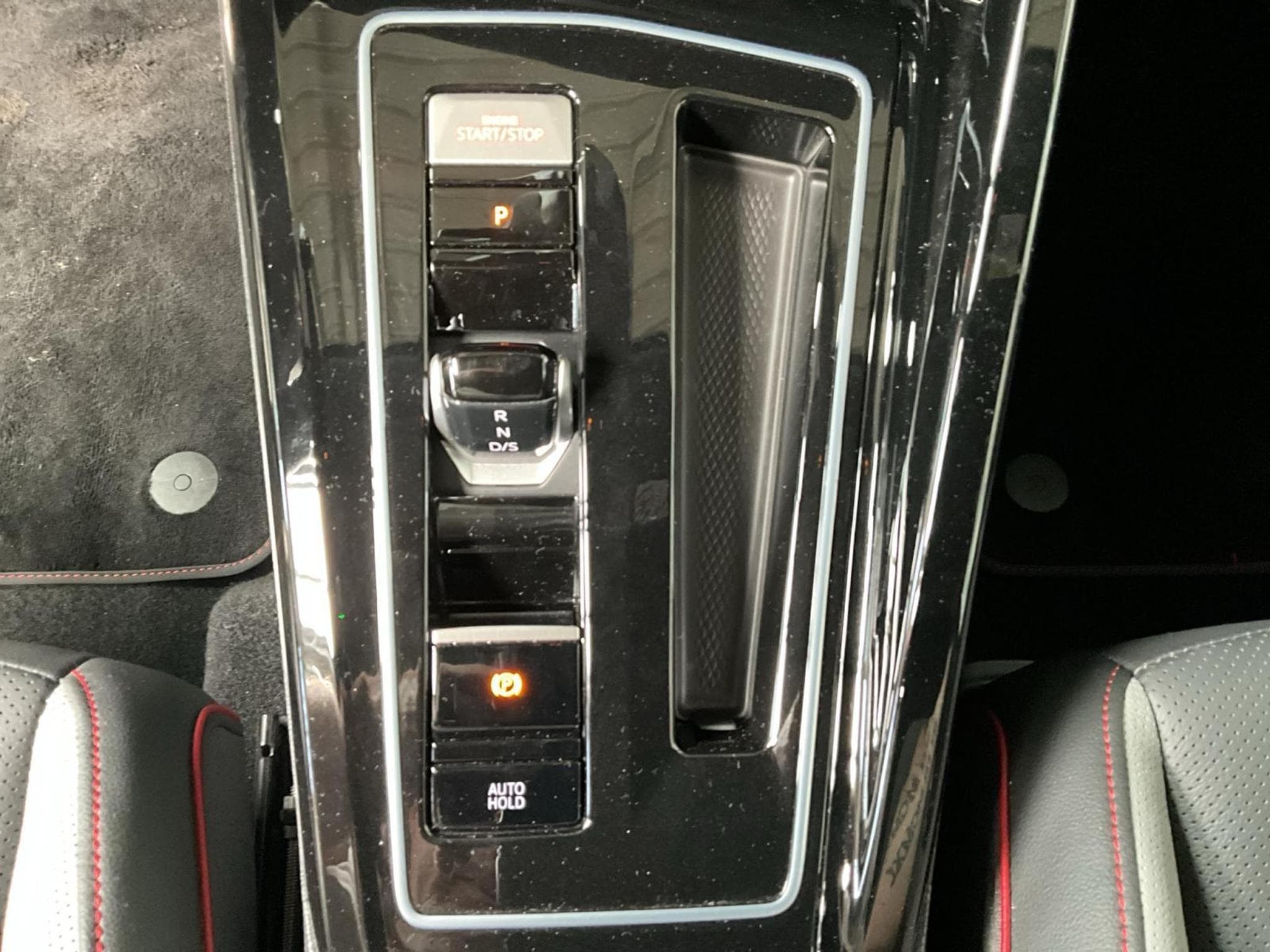 VW Golf GTI+DSG+Pano+Matrix-LED+P.Tech.+Stand-H. (2025) - Photo 12
