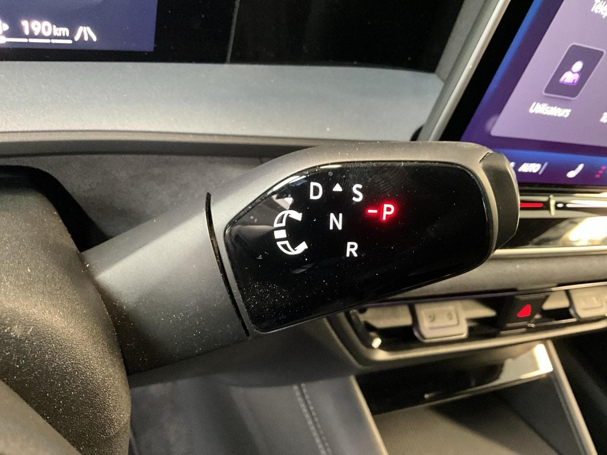 VW Tayron R-Line+DSG+4M+Black-Style+Pano+IQ-Drive+P.Info.+AHK (2025) - Photo 12