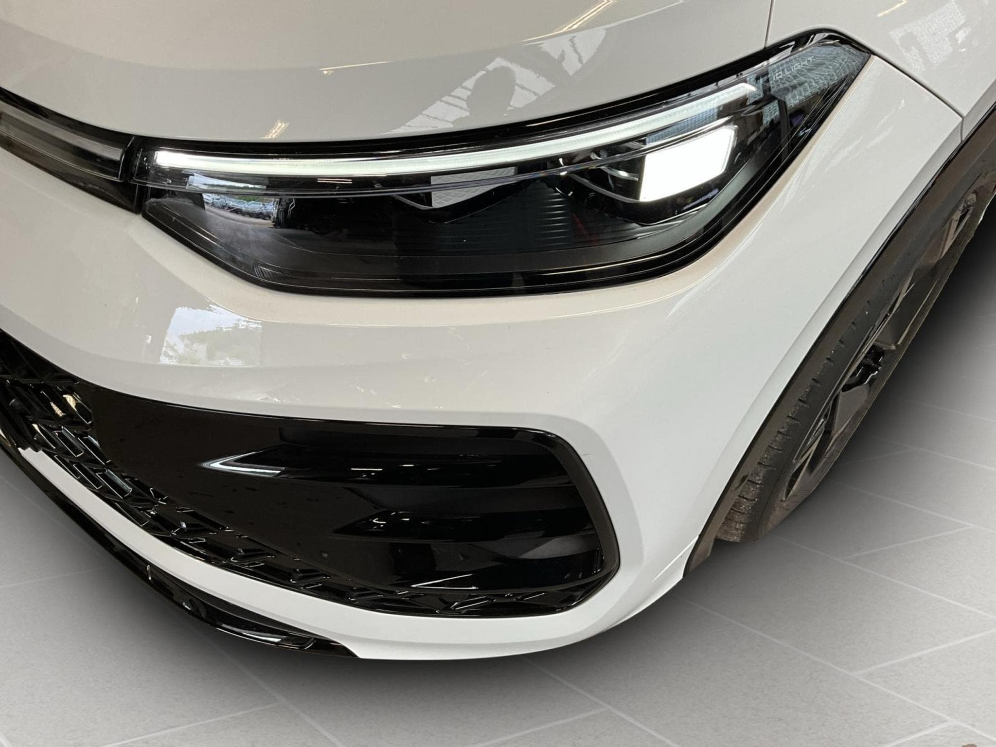 VW Tayron R-Line+DSG+4M+Black-Style+Pano+IQ-Drive+P.Info.+AHK (2025) - Photo 18