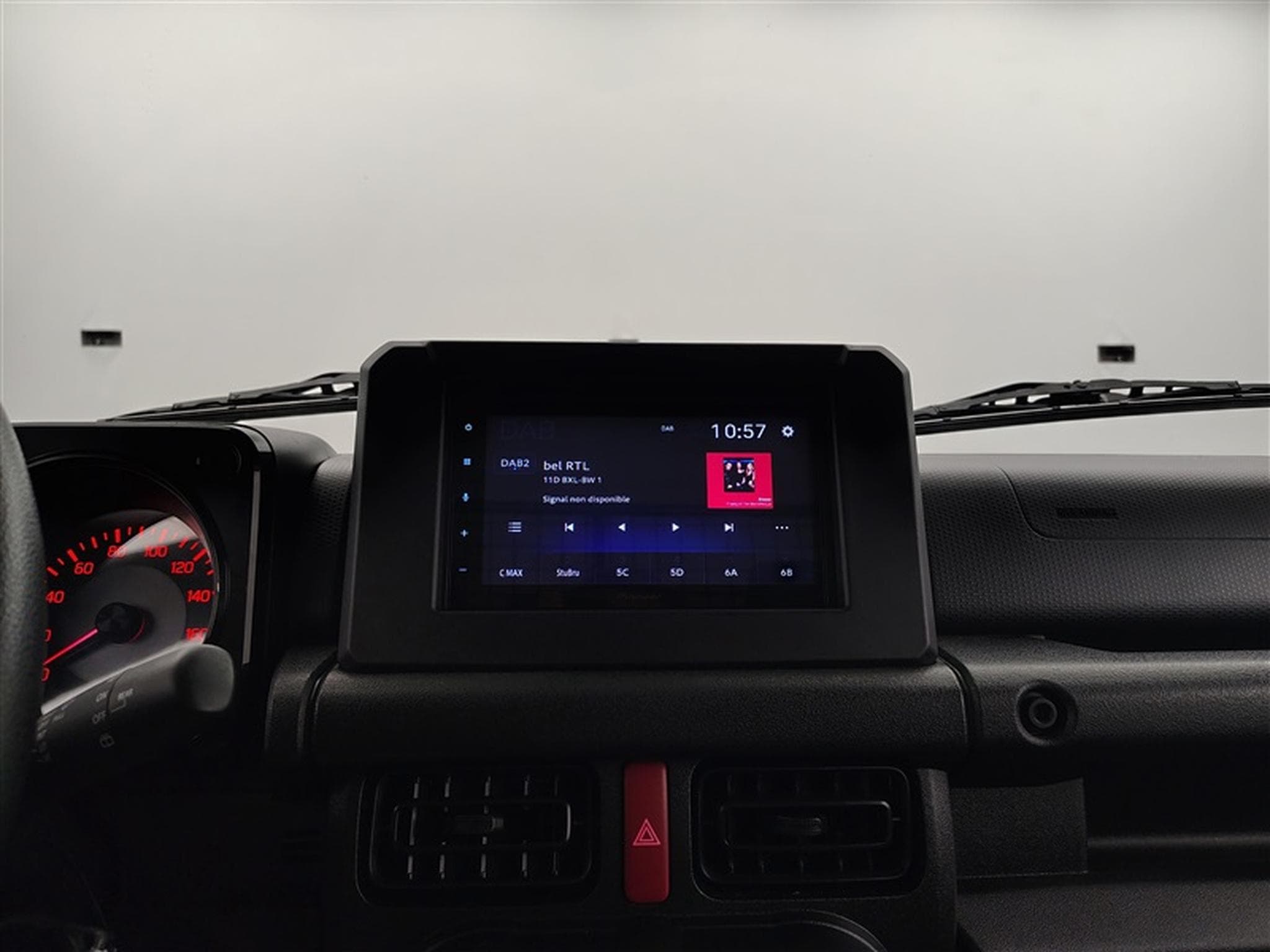 Suzuki Jimny 1.5i 4x4 GL (2023) - Foto 11