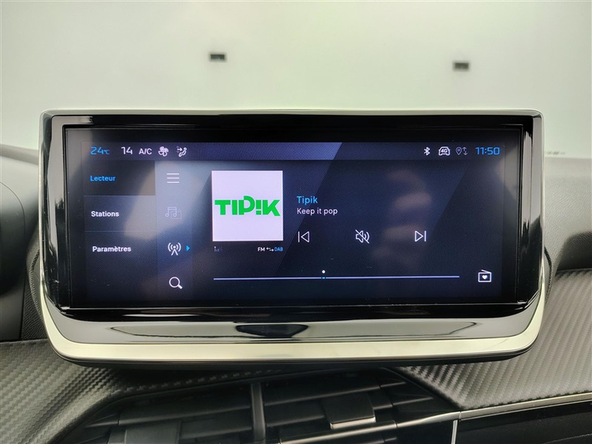 Peugeot 208 1.2i PureTech 100Cv Allure CARPLAY / PDC (2024) - Foto 11
