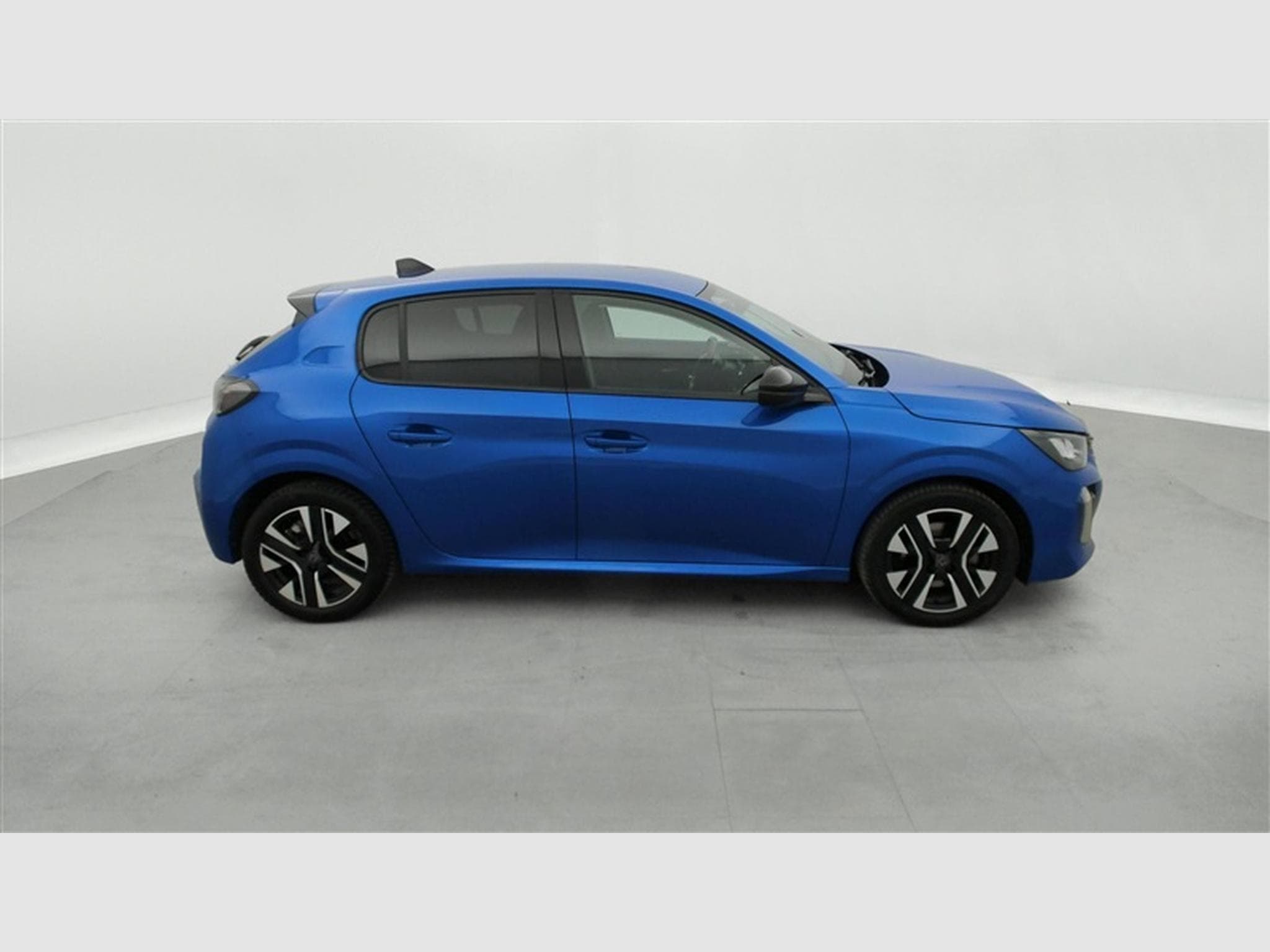Peugeot 208 1.2i PureTech 100Cv Allure CARPLAY / PDC (2024) - Foto 24