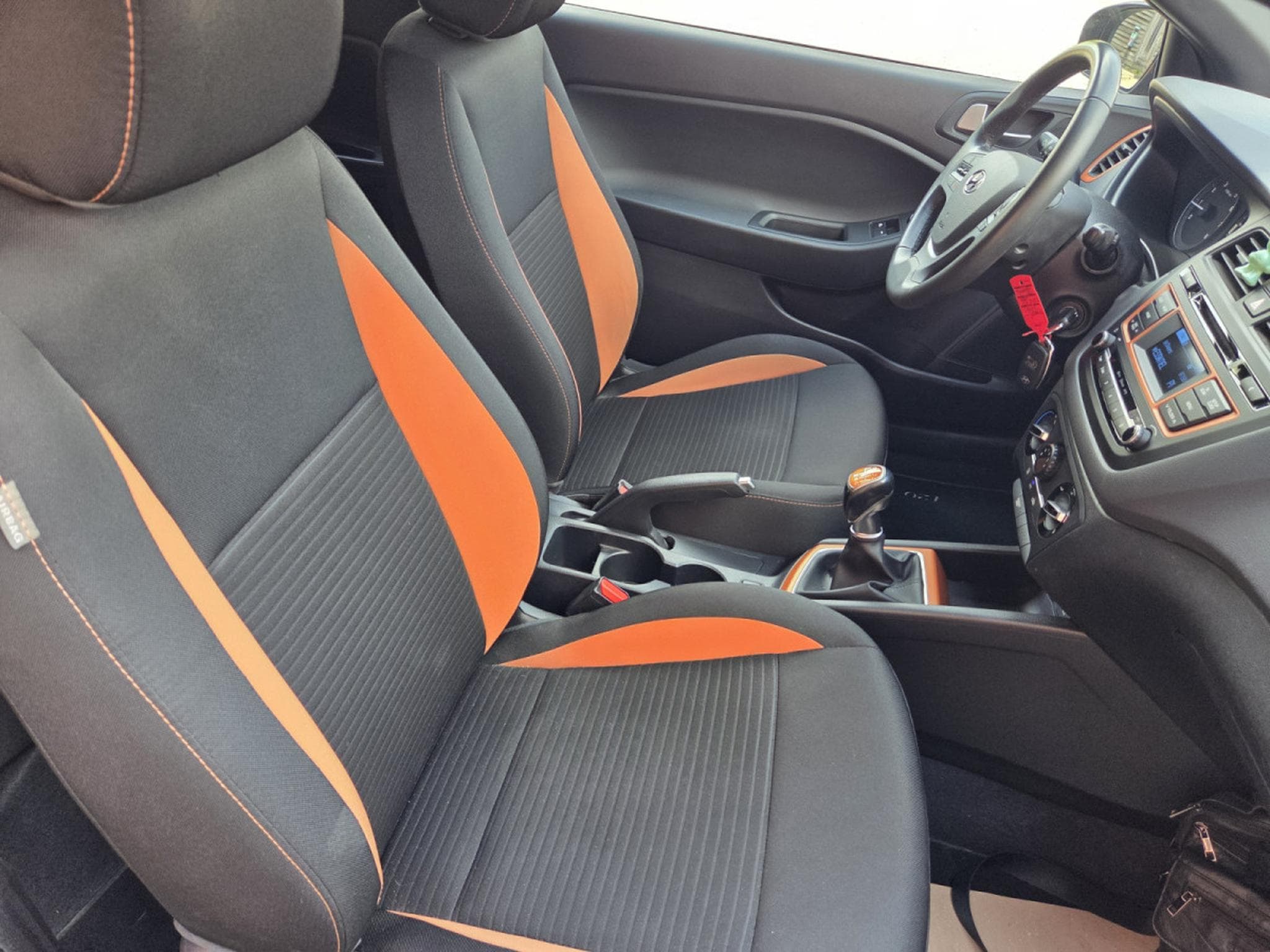 Hyundai i20 Coupé Sport 120 CV Garantie 12 Mois (2017) - Photo 12