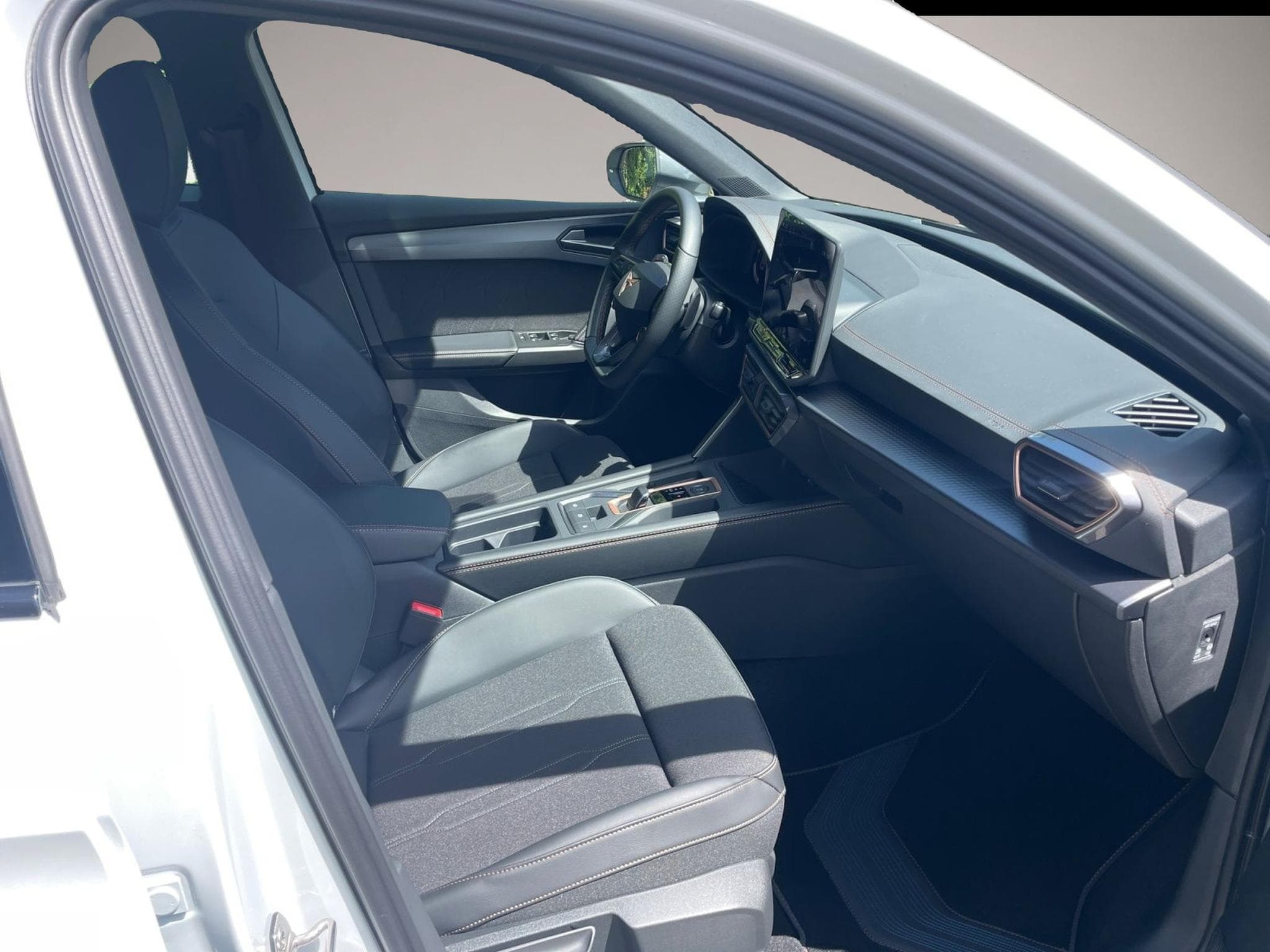 Cupra Leon (2025) - Photo 13