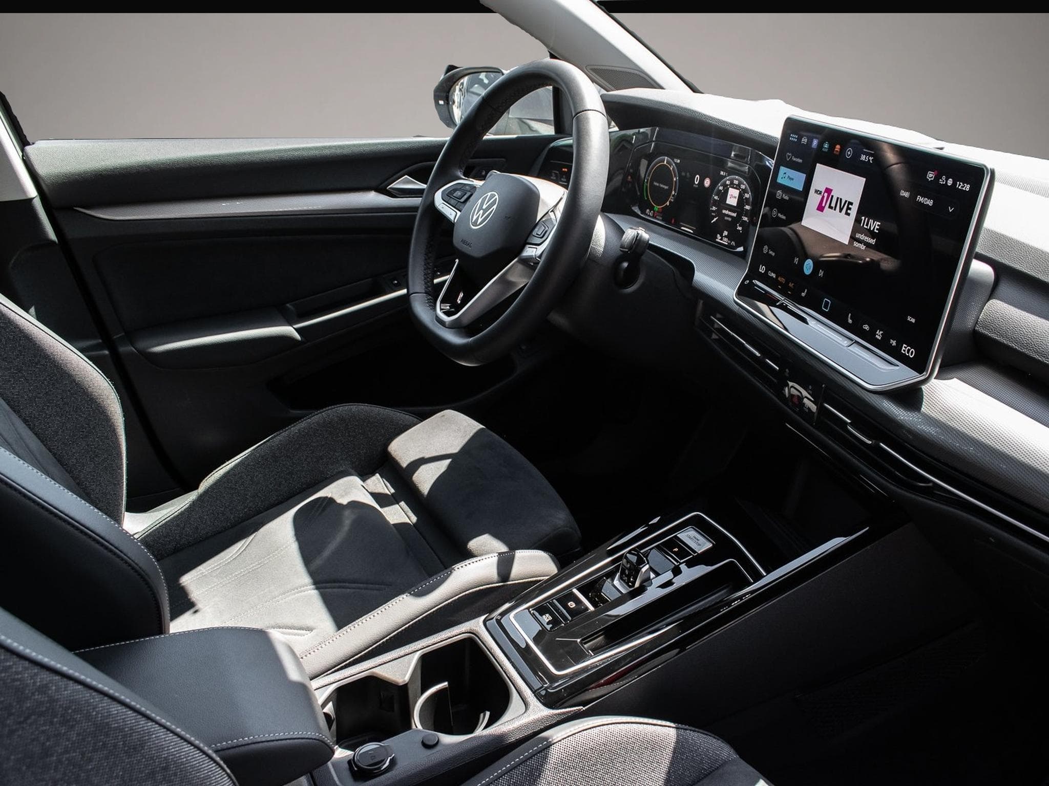 VW Golf (2025) - Photo 6