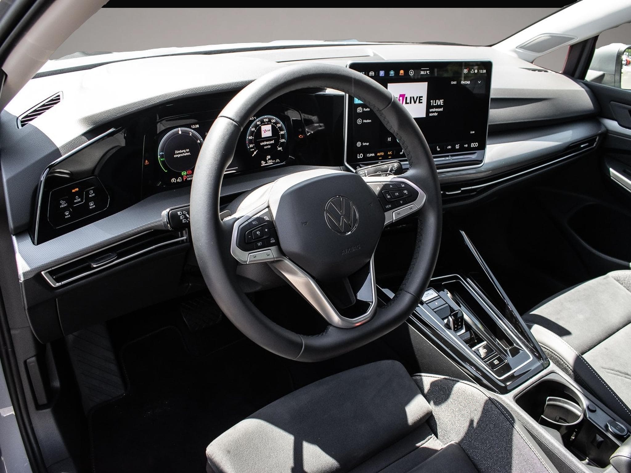 VW Golf (2025) - Photo 7