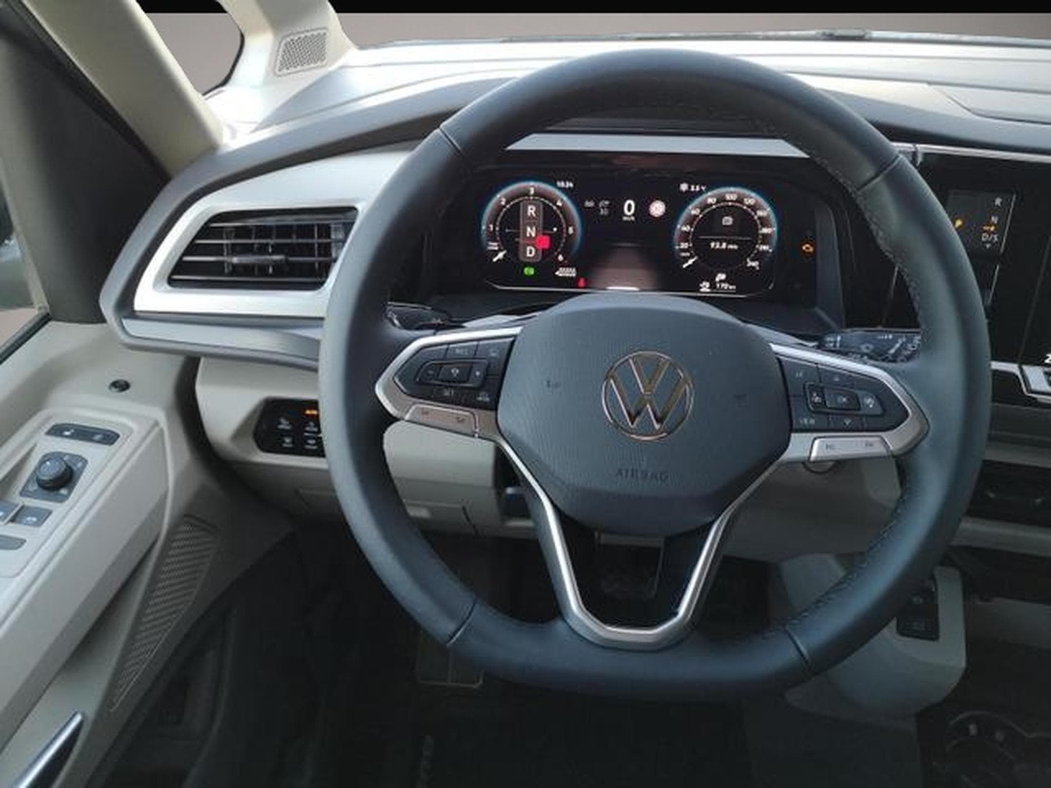 VW Multivan (2025) - Photo 3