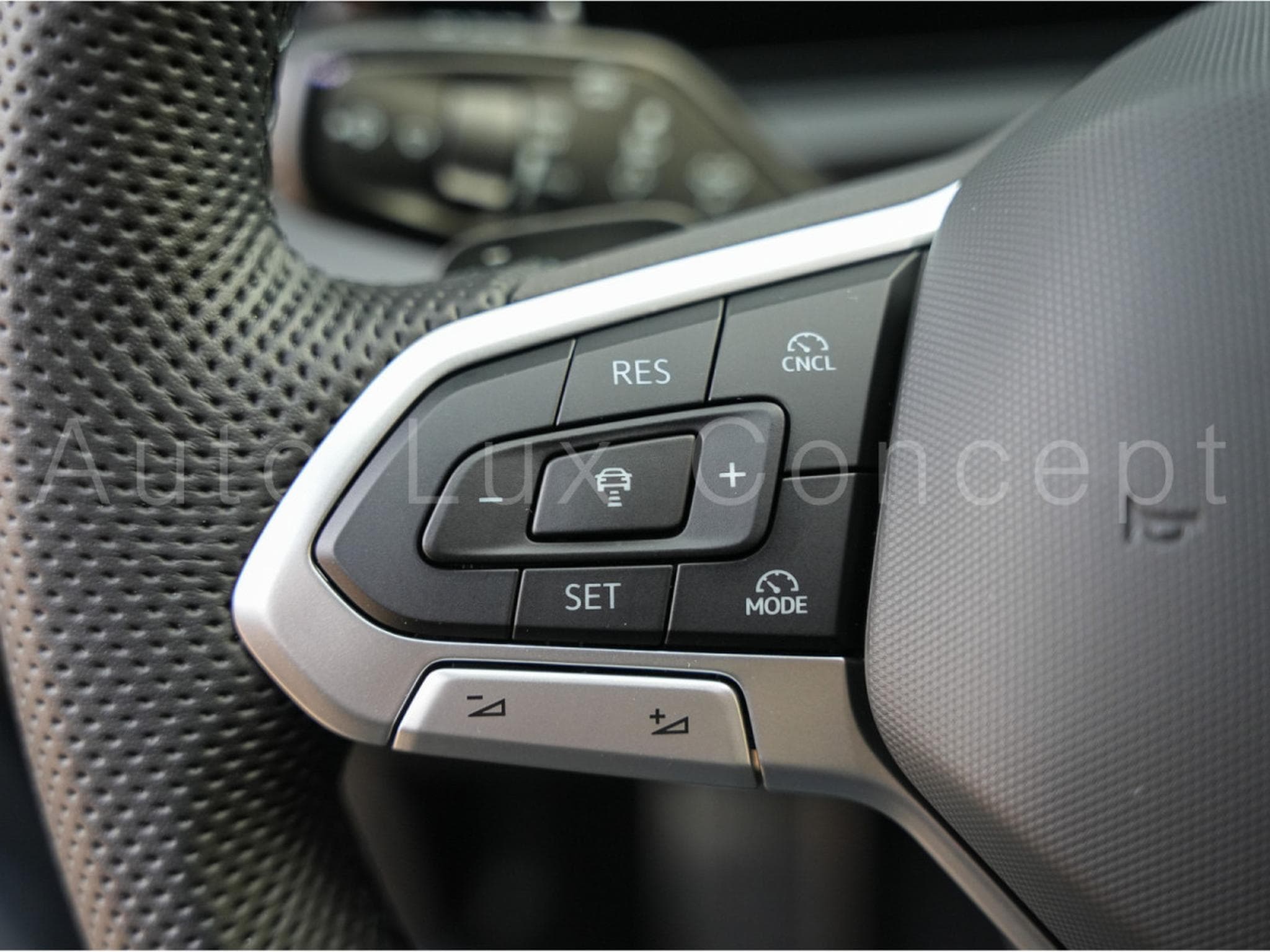 VW Tiguan R-Line 2.0 TDI 4MOTION 193 ch DSG 7 (2025) - Photo 13