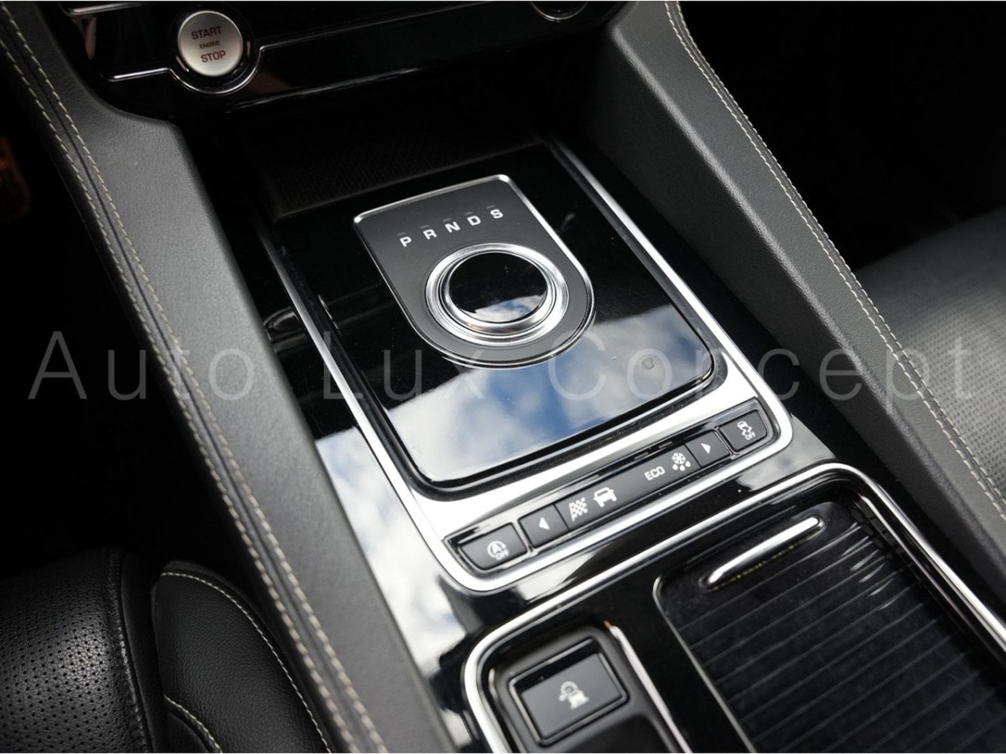 Jaguar F-Pace 30d S AWD (2018) - Photo 21