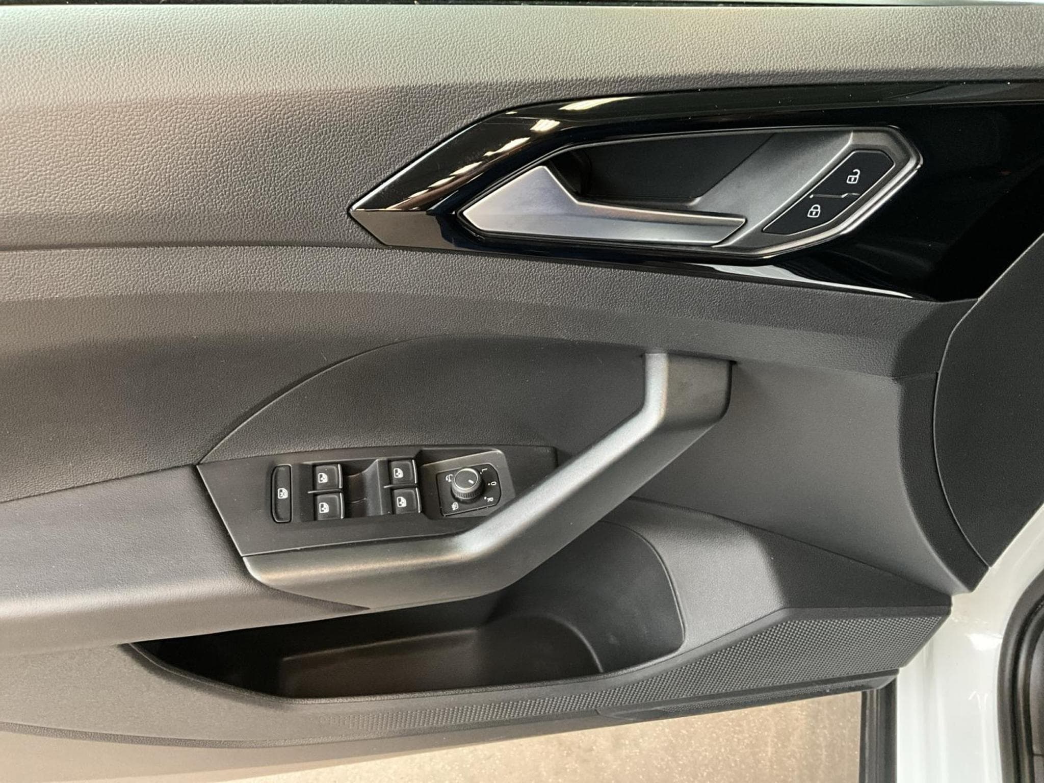 VW T-Cross Style+DSG+P.Tech.+RearView+Navi (2023) - Photo 14