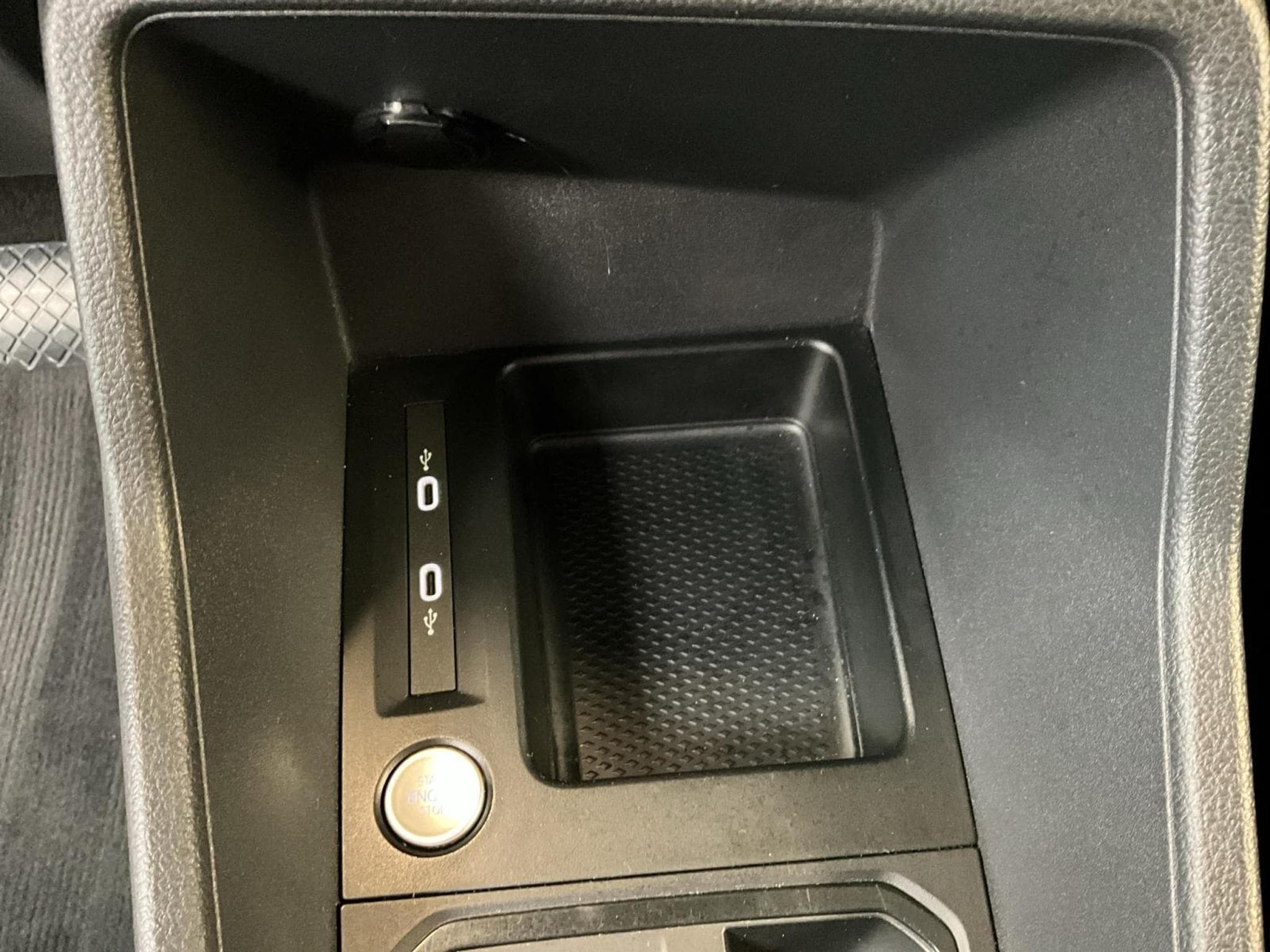 VW Caddy DSG+Led+P.Cool+P.Lumiere+P.Technologie (2024) - Foto 19