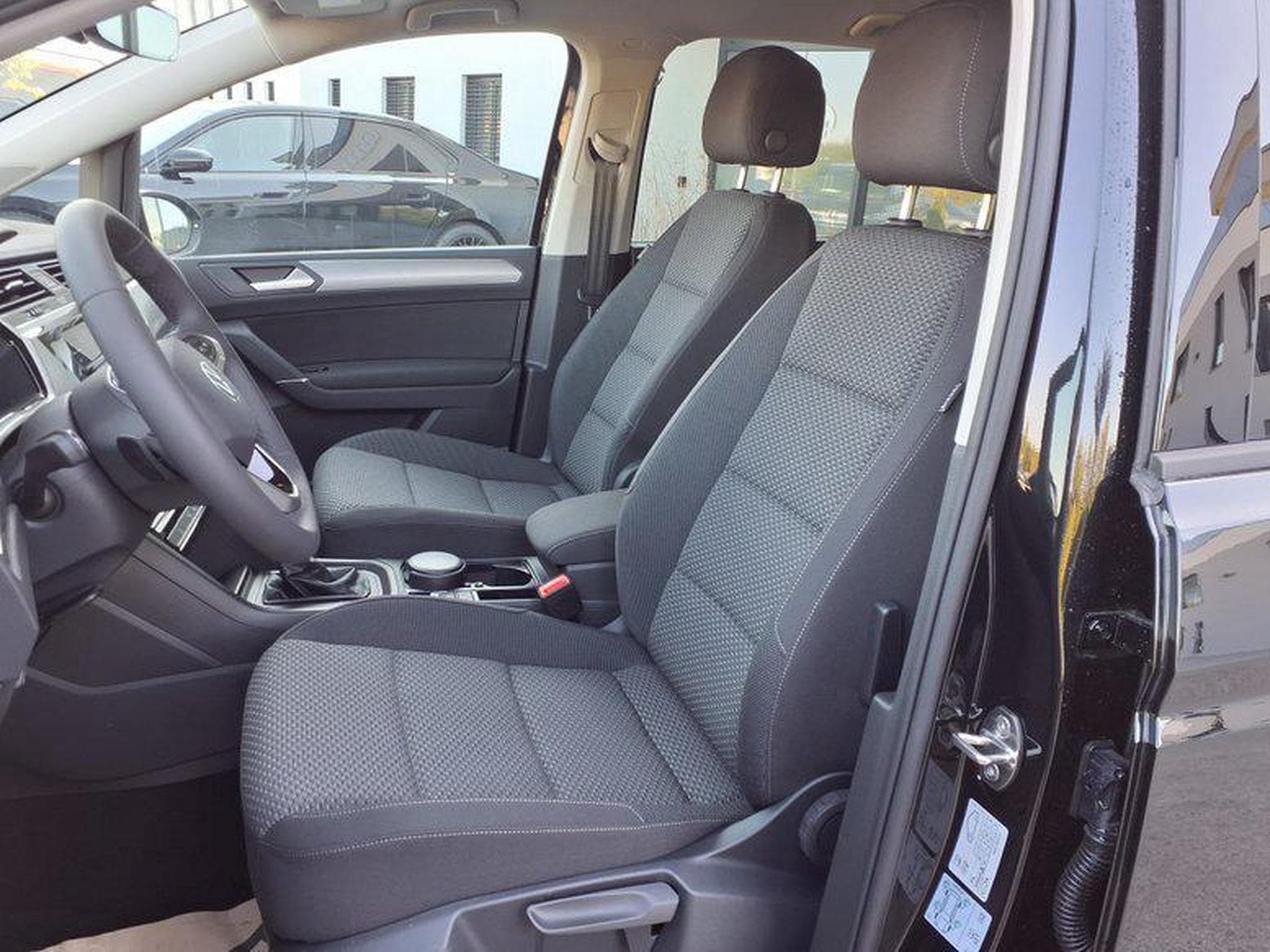 VW Touran Last Edition 1.5 TSI 7-Gang-DSG (2026) - Photo 8