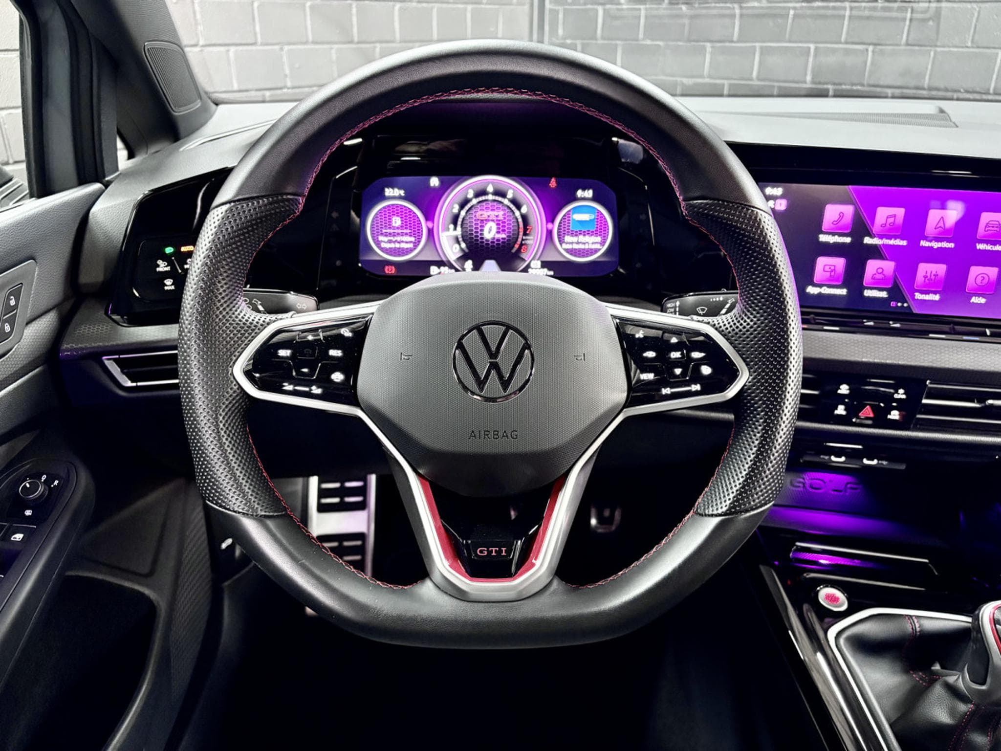 VW Golf GTI 2.0 TSI BVM6 245 CV *BOITE MECA* JANTES 19* CARPLAY* (2023) - Photo 10