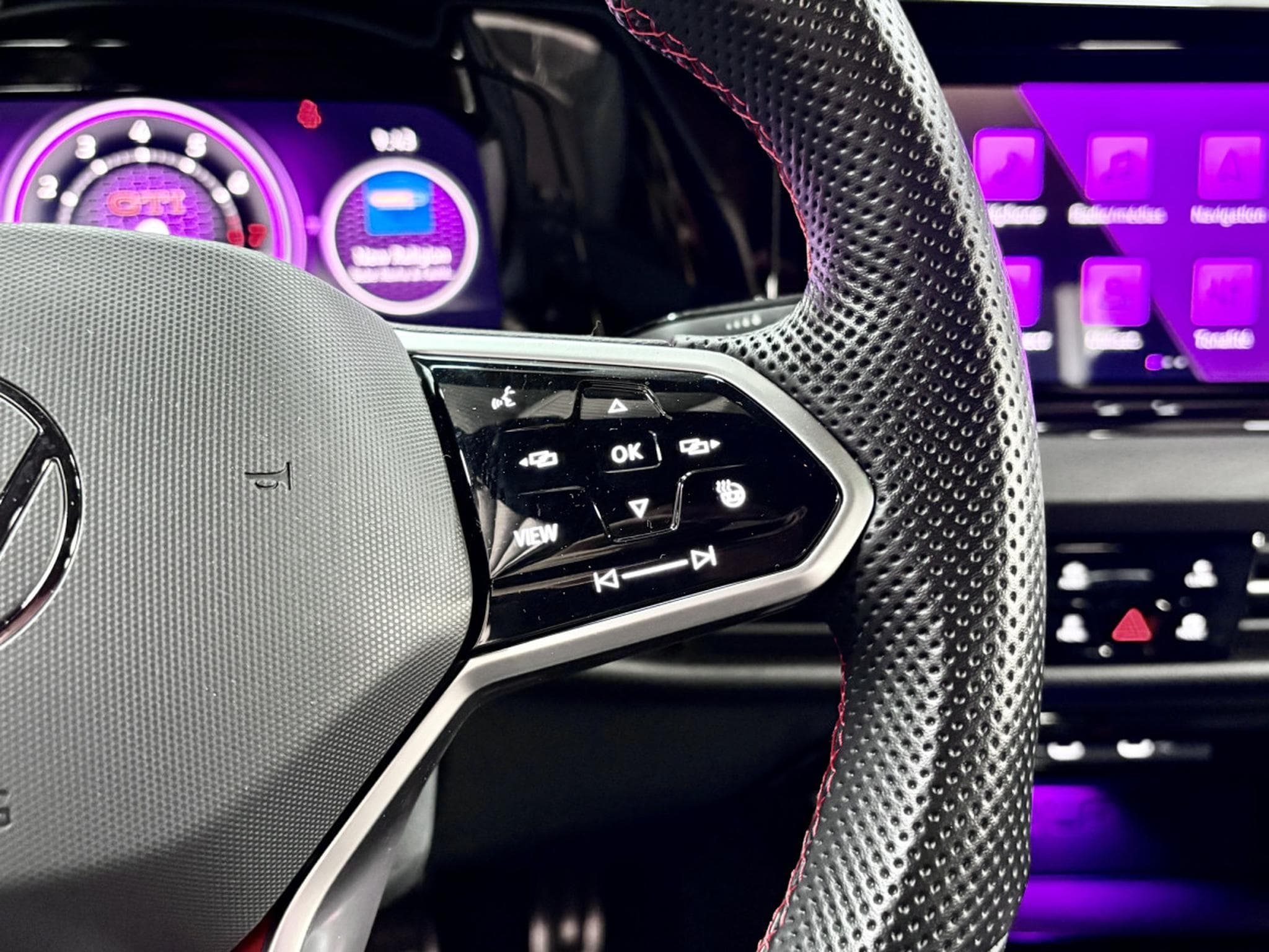 VW Golf GTI 2.0 TSI BVM6 245 CV *BOITE MECA* JANTES 19* CARPLAY* (2023) - Photo 12