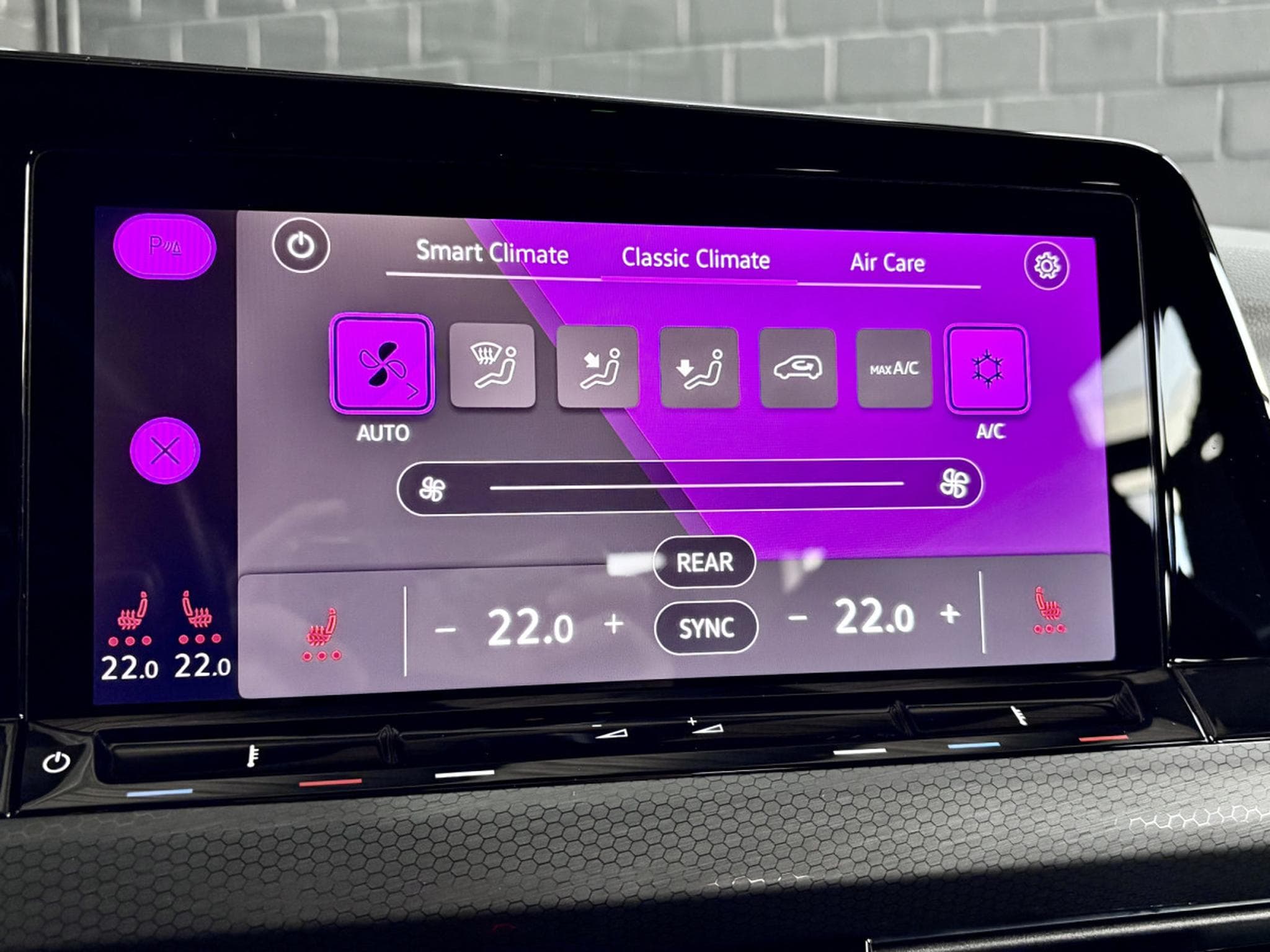 VW Golf GTI 2.0 TSI BVM6 245 CV *BOITE MECA* JANTES 19* CARPLAY* (2023) - Photo 16