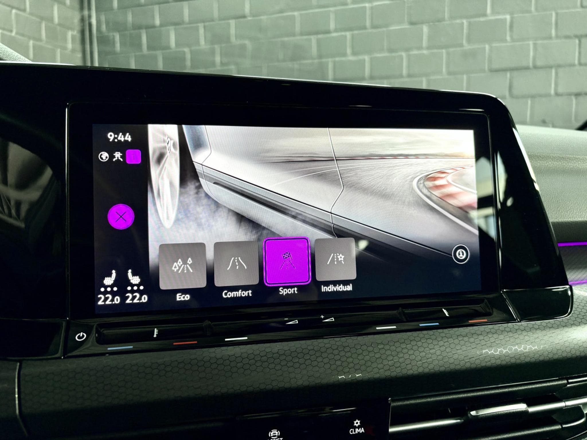 VW Golf GTI 2.0 TSI BVM6 245 CV *BOITE MECA* JANTES 19* CARPLAY* (2023) - Photo 18