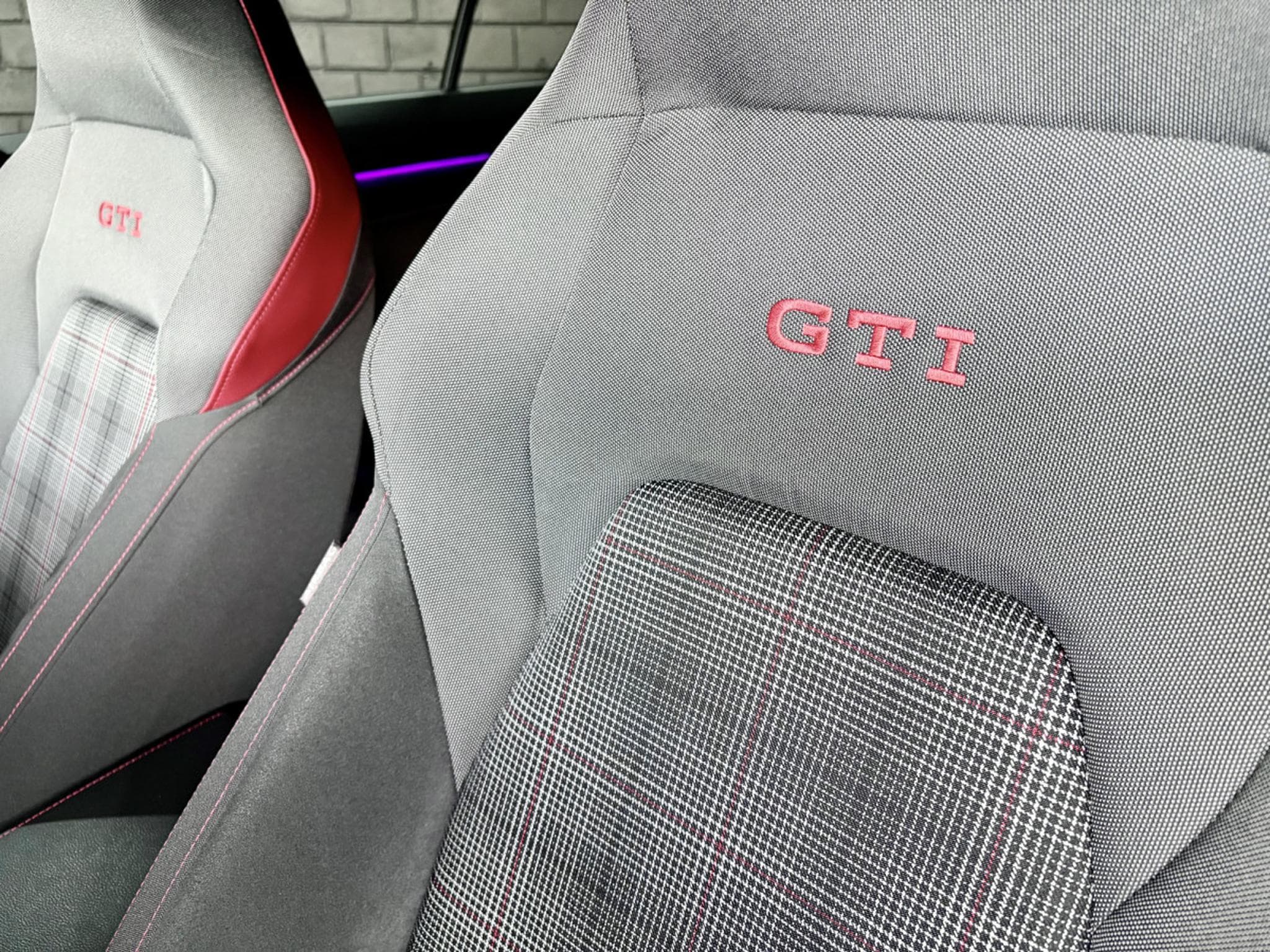 VW Golf GTI 2.0 TSI BVM6 245 CV *BOITE MECA* JANTES 19* CARPLAY* (2023) - Photo 8
