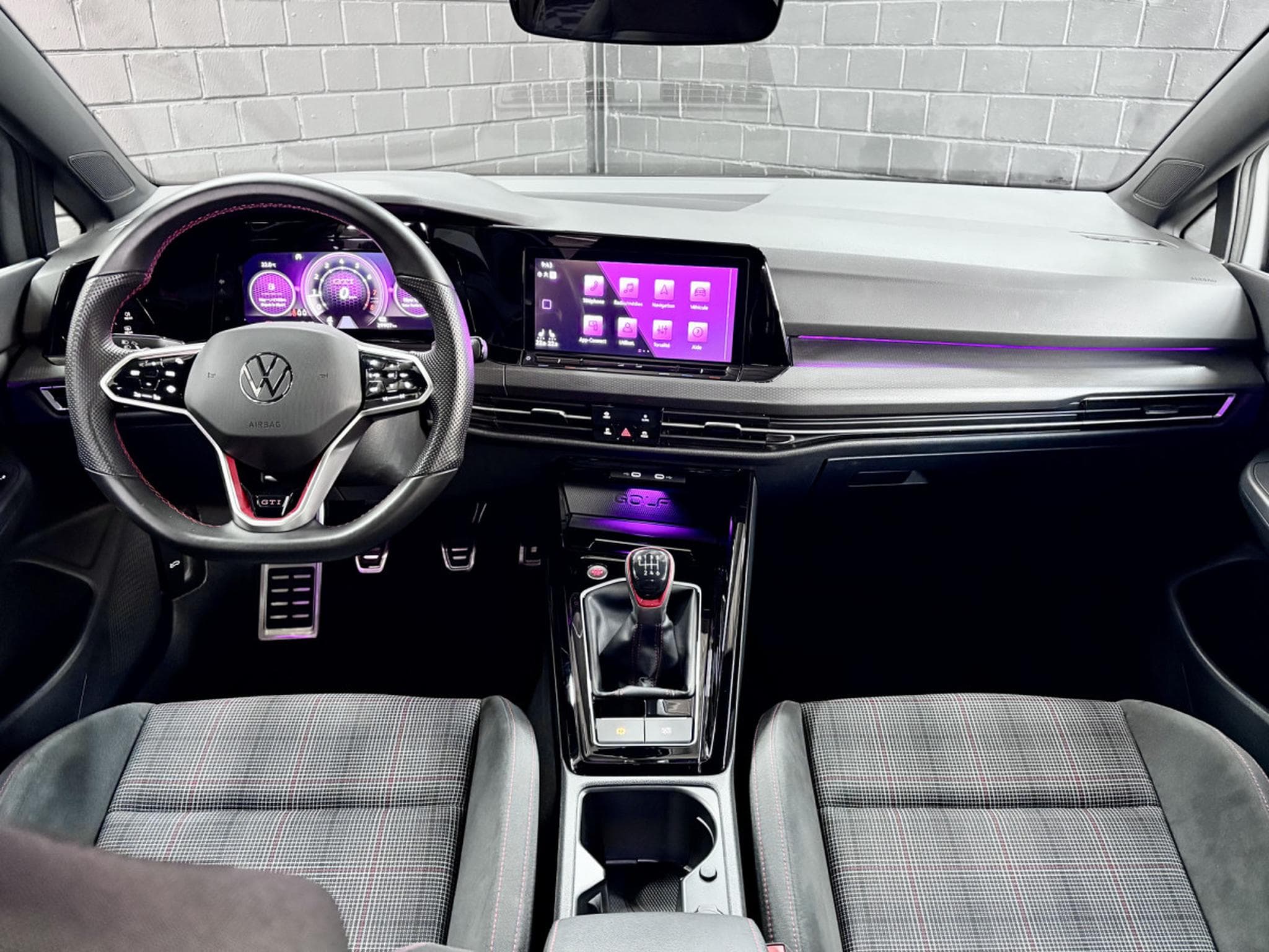 VW Golf GTI 2.0 TSI BVM6 245 CV *BOITE MECA* JANTES 19* CARPLAY* (2023) - Photo 9