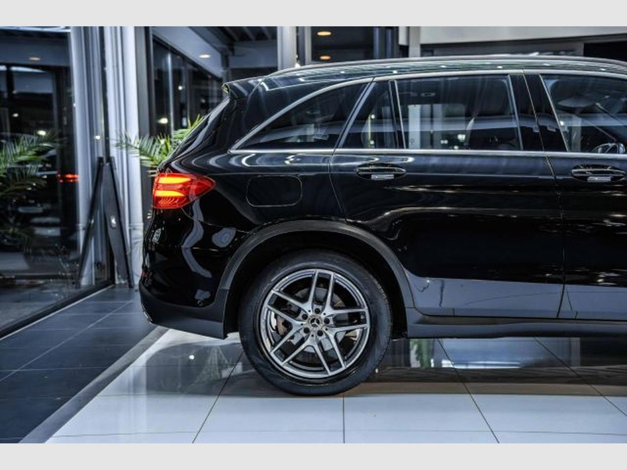 Mercedes GLC 220 GLC 220d 4Matic G-Tronic AMG-Line NAVI LED RFK (2016) - Foto 8