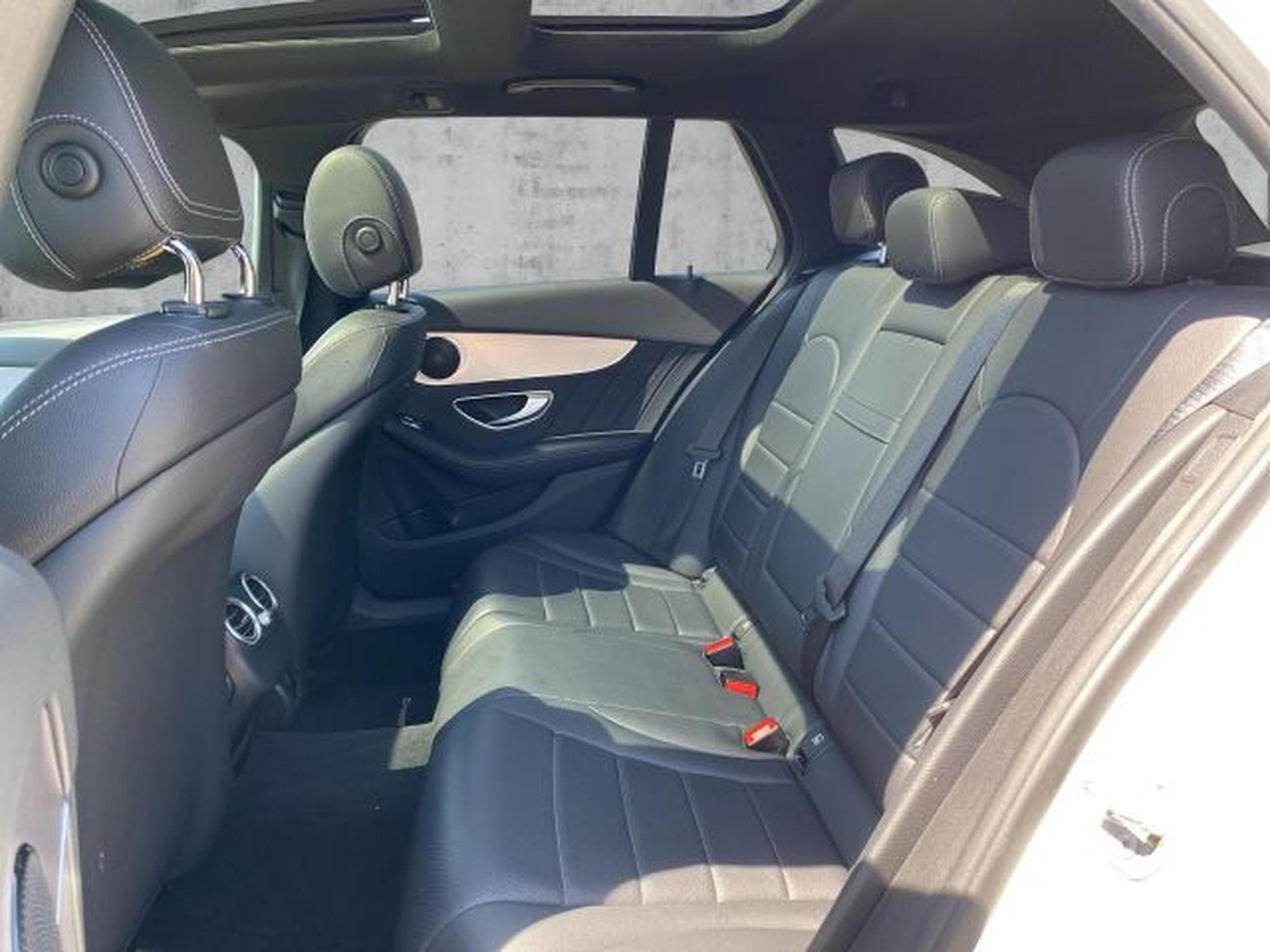 Mercedes C 220 C 220d T Autom. AMG-Line NAVI Multibeam RFK PANO (2019) - Photo 12