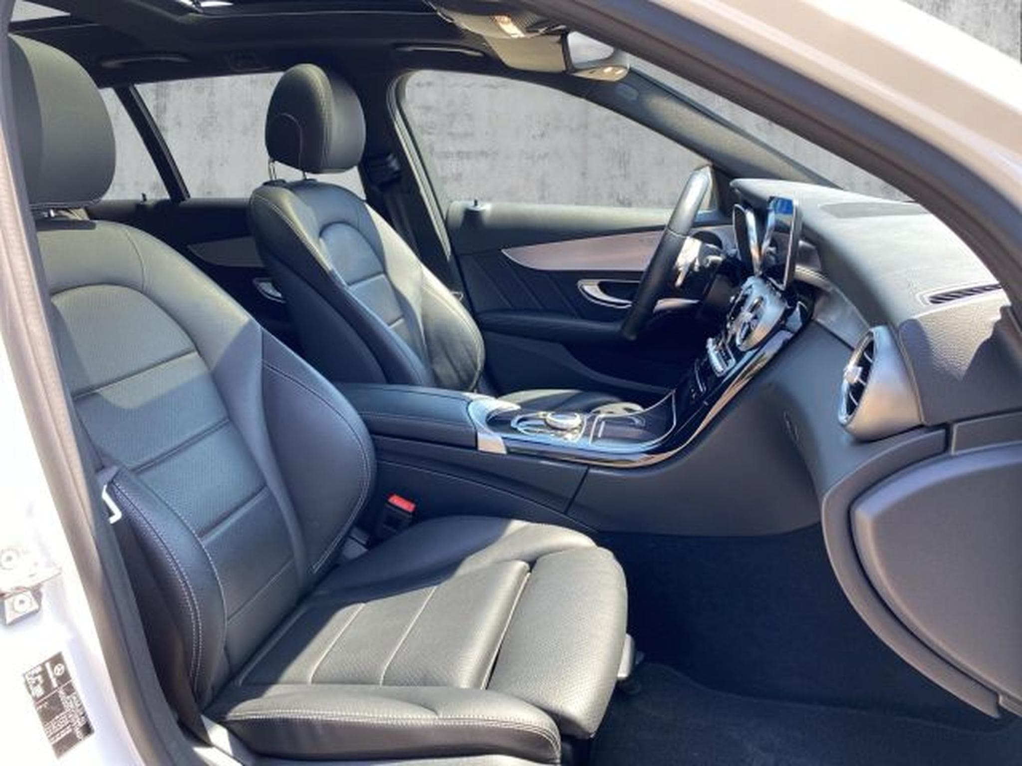 Mercedes C 220 C 220d T Autom. AMG-Line NAVI Multibeam RFK PANO (2019) - Photo 13