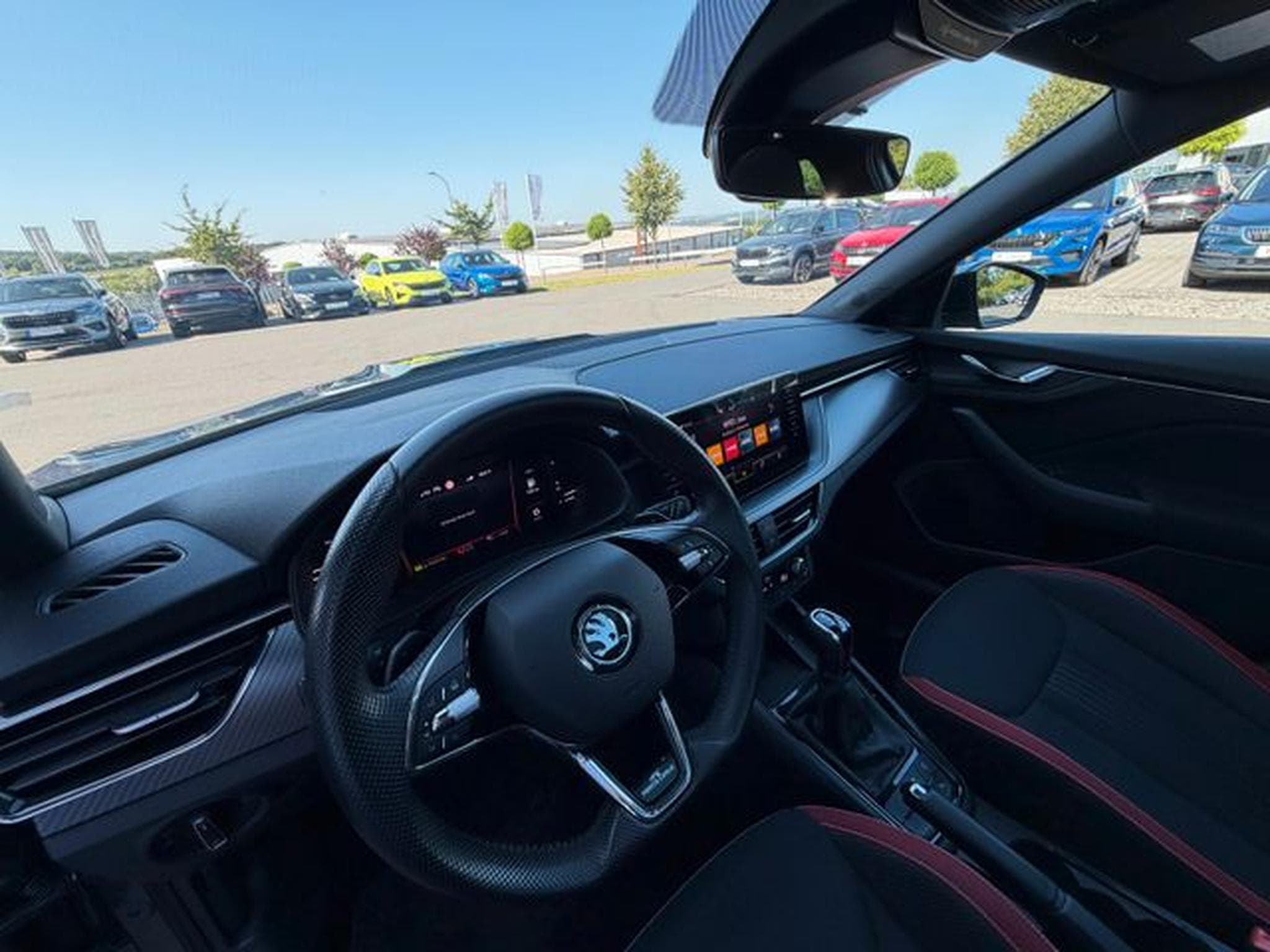 Skoda Kamiq Kamiq 1,5TSi DSG Monte Carlo Pano Navi 18" AHK (2023) - Foto 10