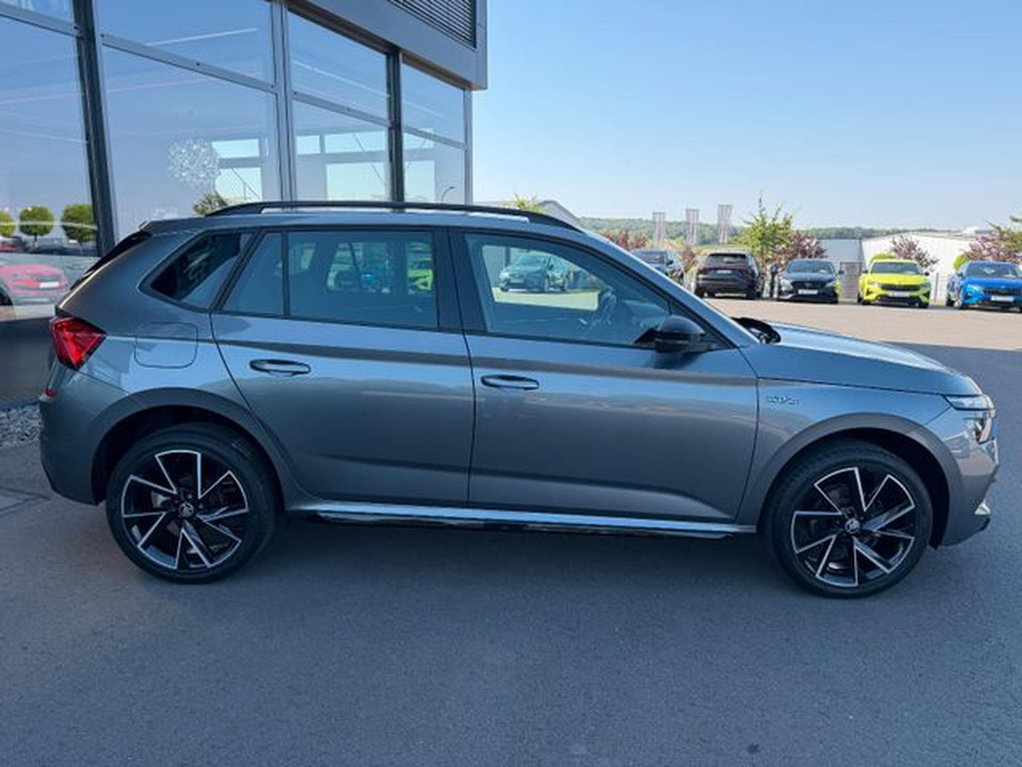Skoda Kamiq Kamiq 1,5TSi DSG Monte Carlo Pano Navi 18" AHK (2023) - Foto 4