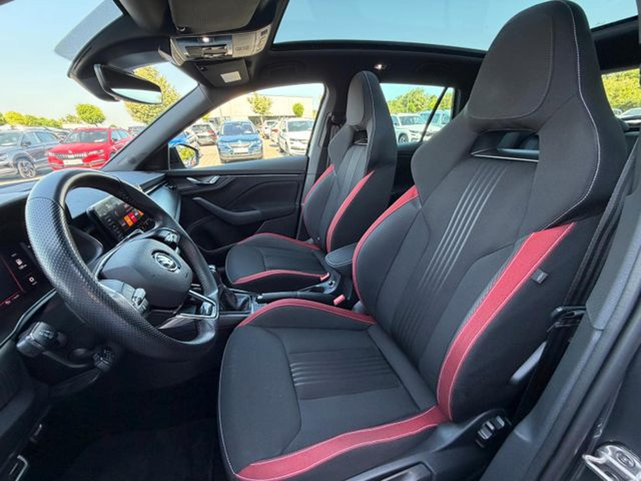 Skoda Kamiq Kamiq 1,5TSi DSG Monte Carlo Pano Navi 18" AHK (2023) - Foto 9