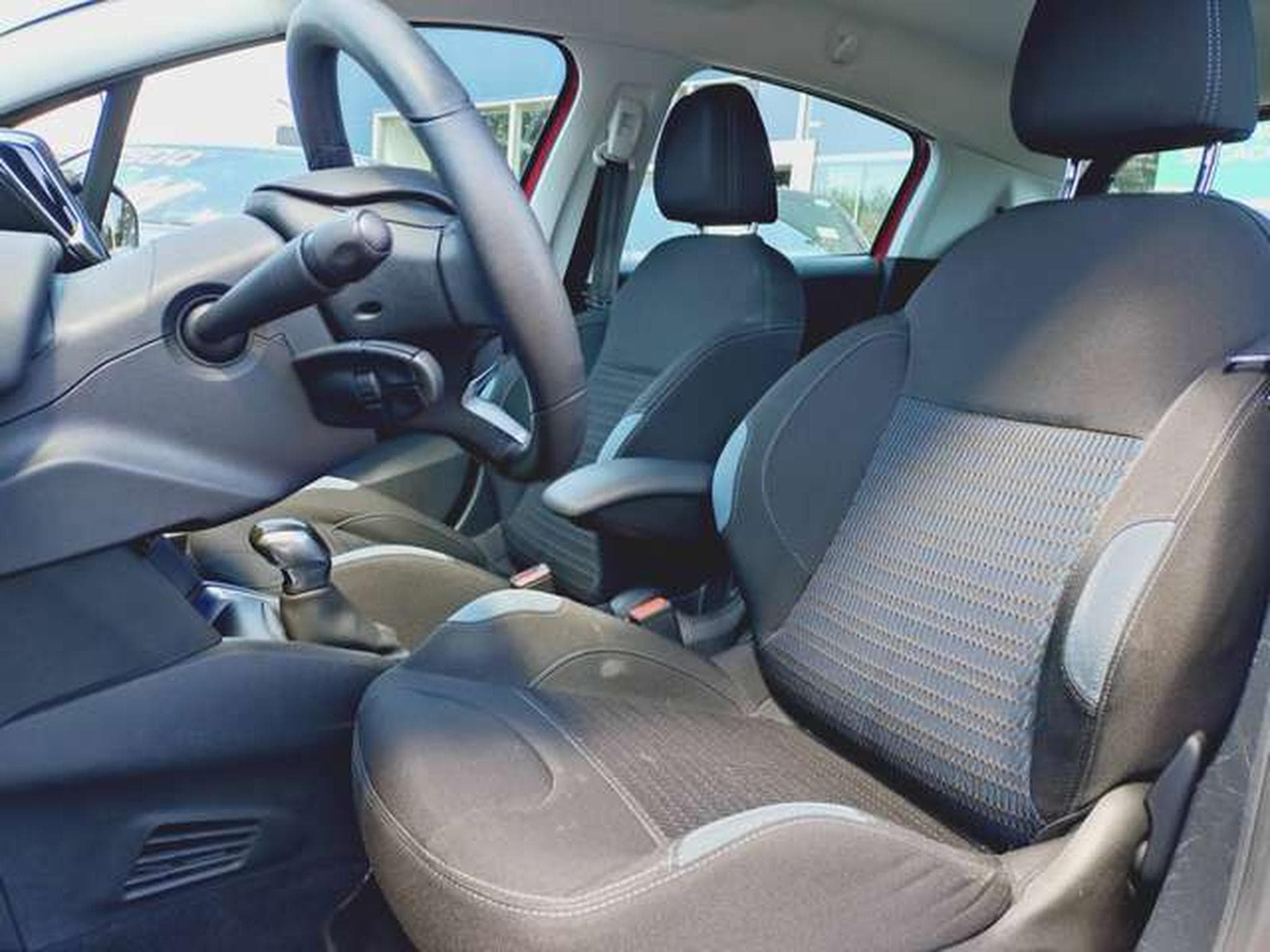Peugeot 208 Allure (2013) - Photo 3