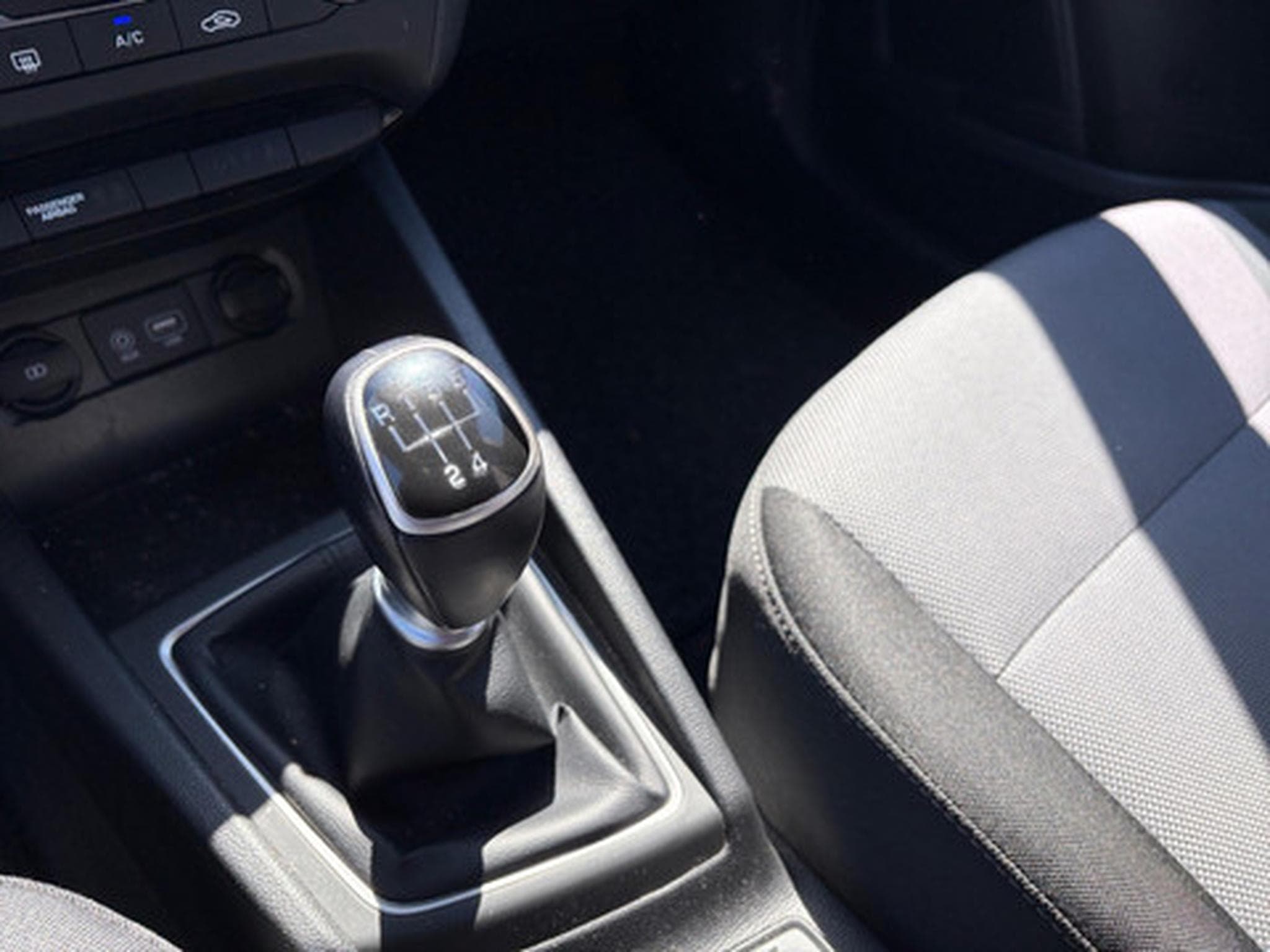 Hyundai i20 1.0 T-GDi 7DCT Twist Tch Pck #1 Active (2020) - Photo 9