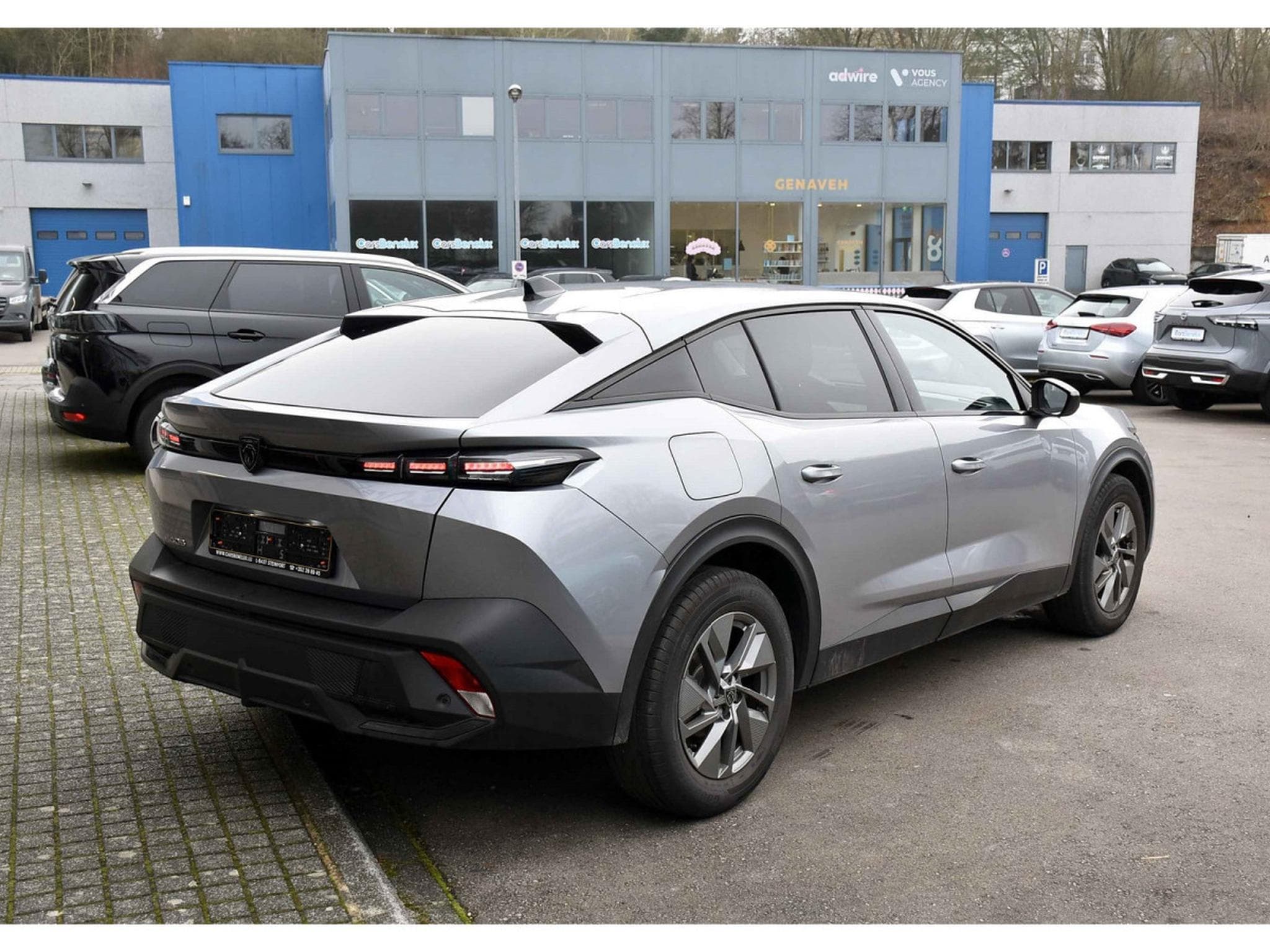 Peugeot 408 1.2 PureTech Allure EAT8 ACC LANE GPS CAM 1° MAIN (2024) - Foto 4