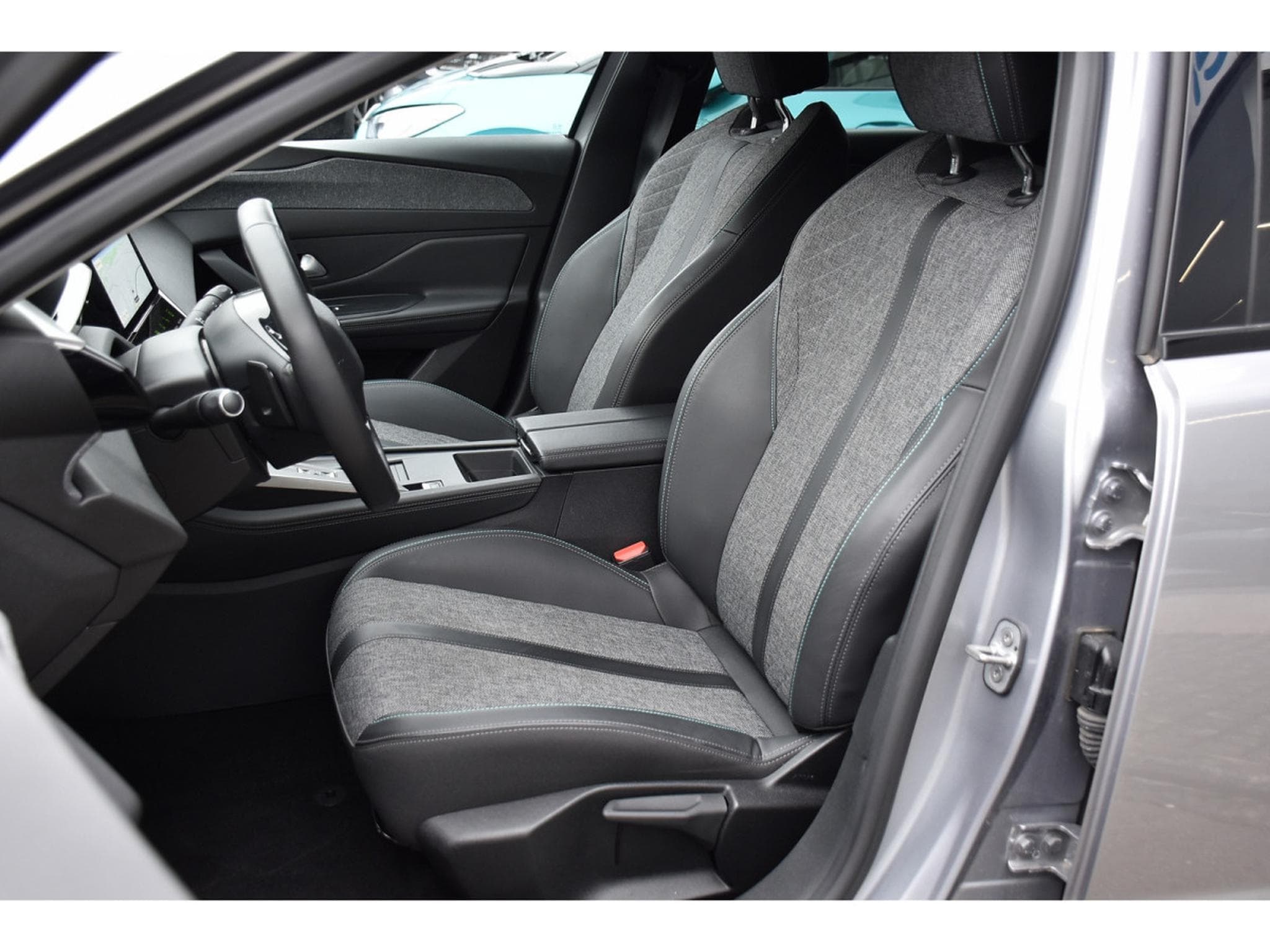 Peugeot 408 1.2 PureTech Allure EAT8 ACC LANE GPS CAM 1° MAIN (2024) - Foto 6