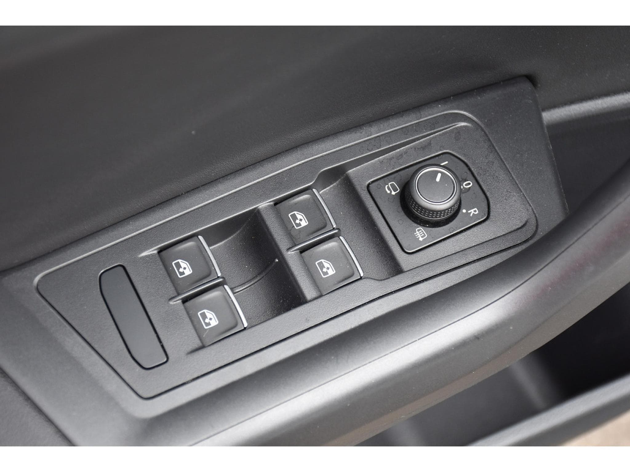 VW T-Roc Cabrio 1.5 TSI R-Line DSG CUIR ACC GPS BEATS CAM PARK 1°MAIN (2021) - Foto 23