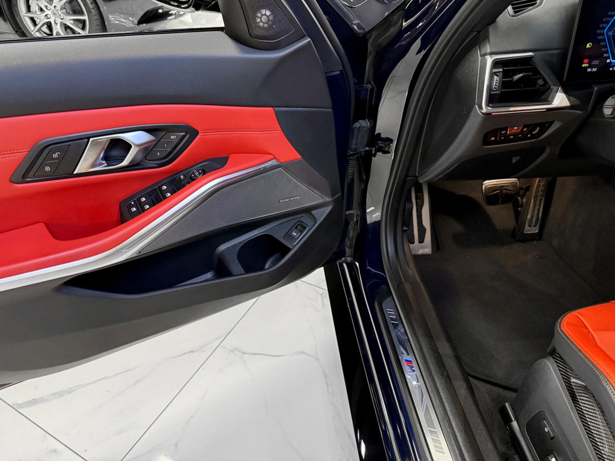 BMW M3 COMPETITION TOURING XDRIVE CARBON SEATS (2024) - Photo 15