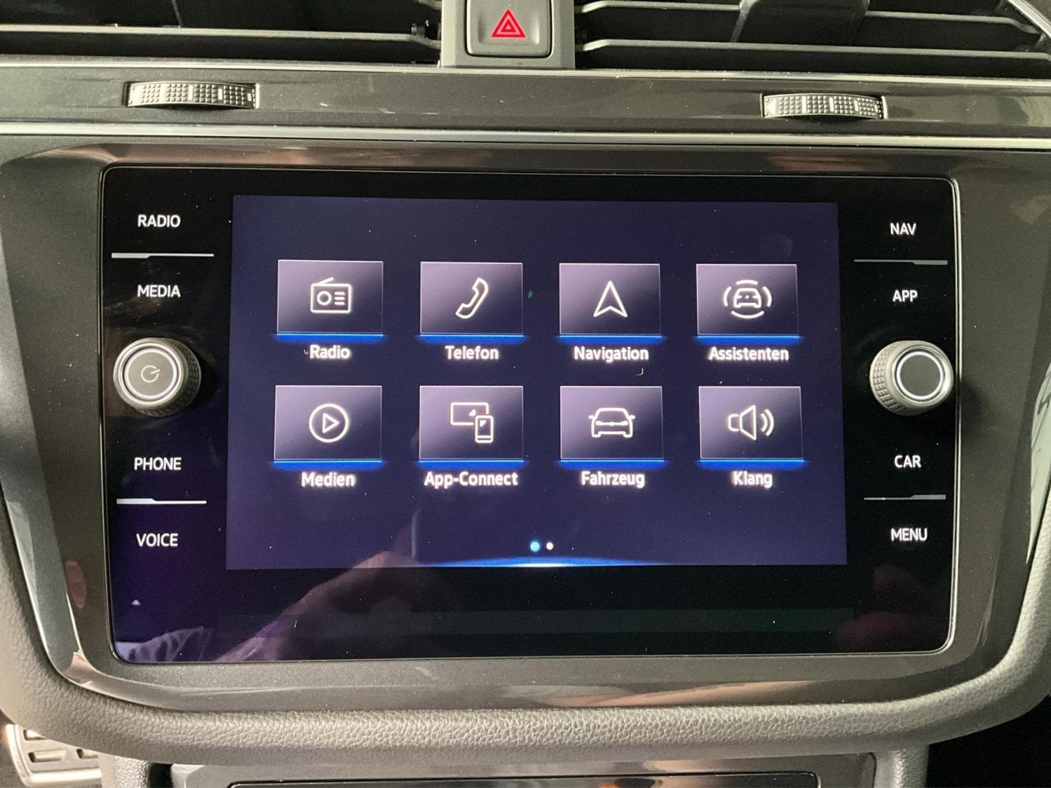 VW Tiguan R-Line+4M+DSG+Pano+BlackStyle+AHK (2023) - Foto 13